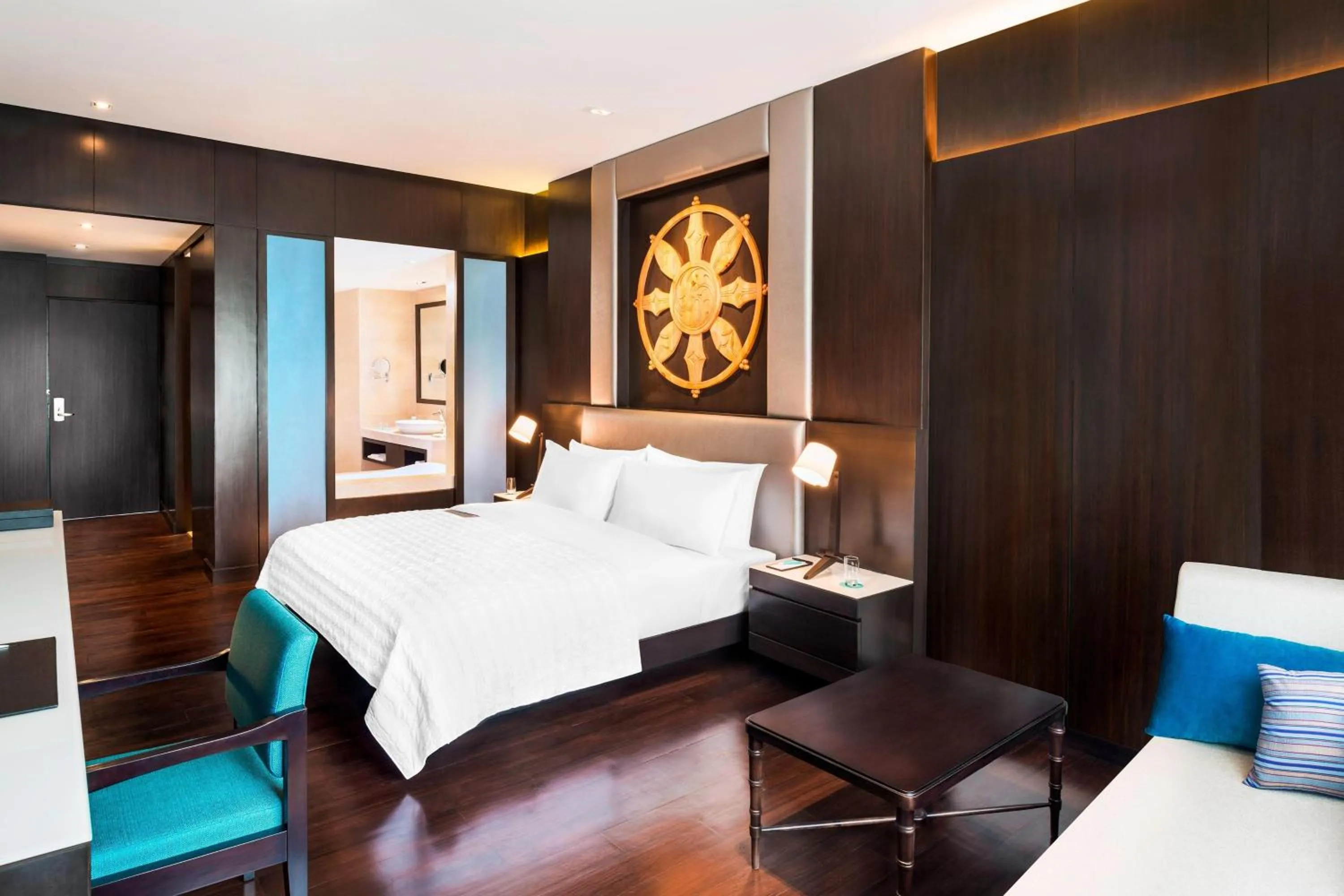 Photo of the whole room, Bed in Le Meridien Paro Riverfront