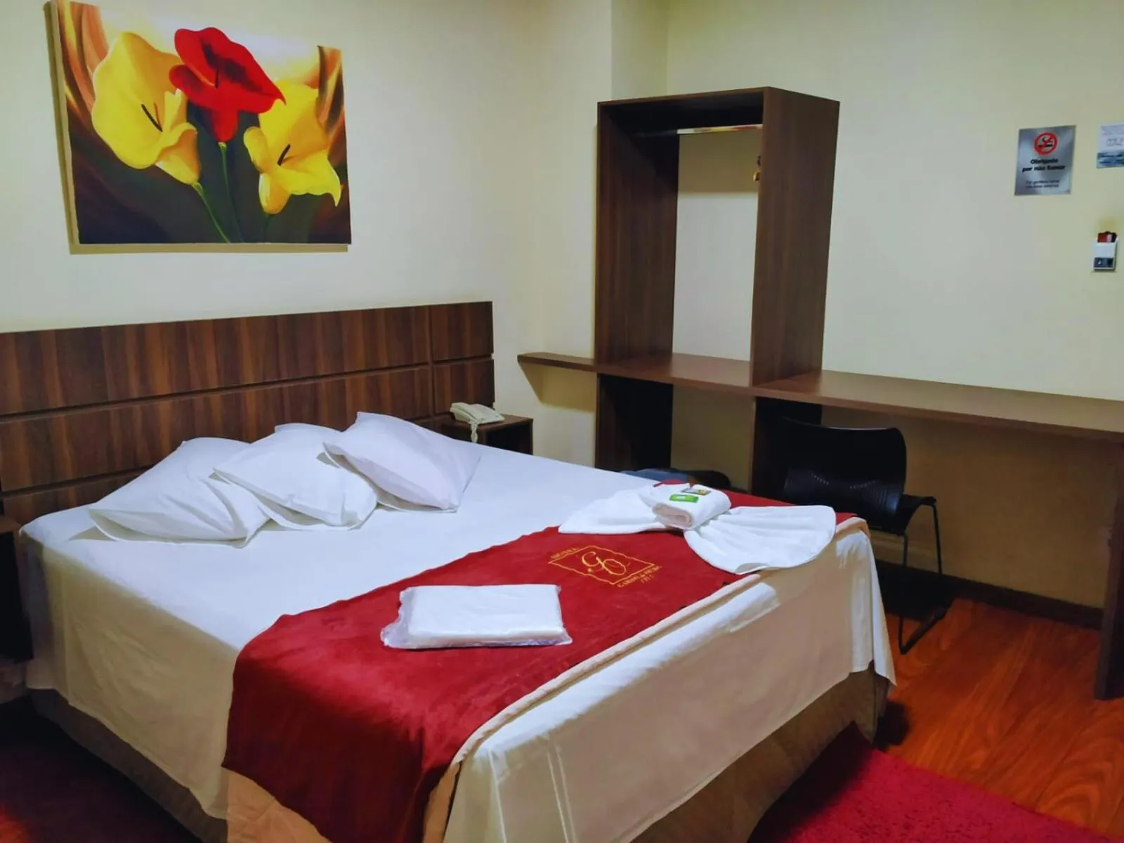 Photo of the whole room, Bed in Hotel Garfo de Ouro