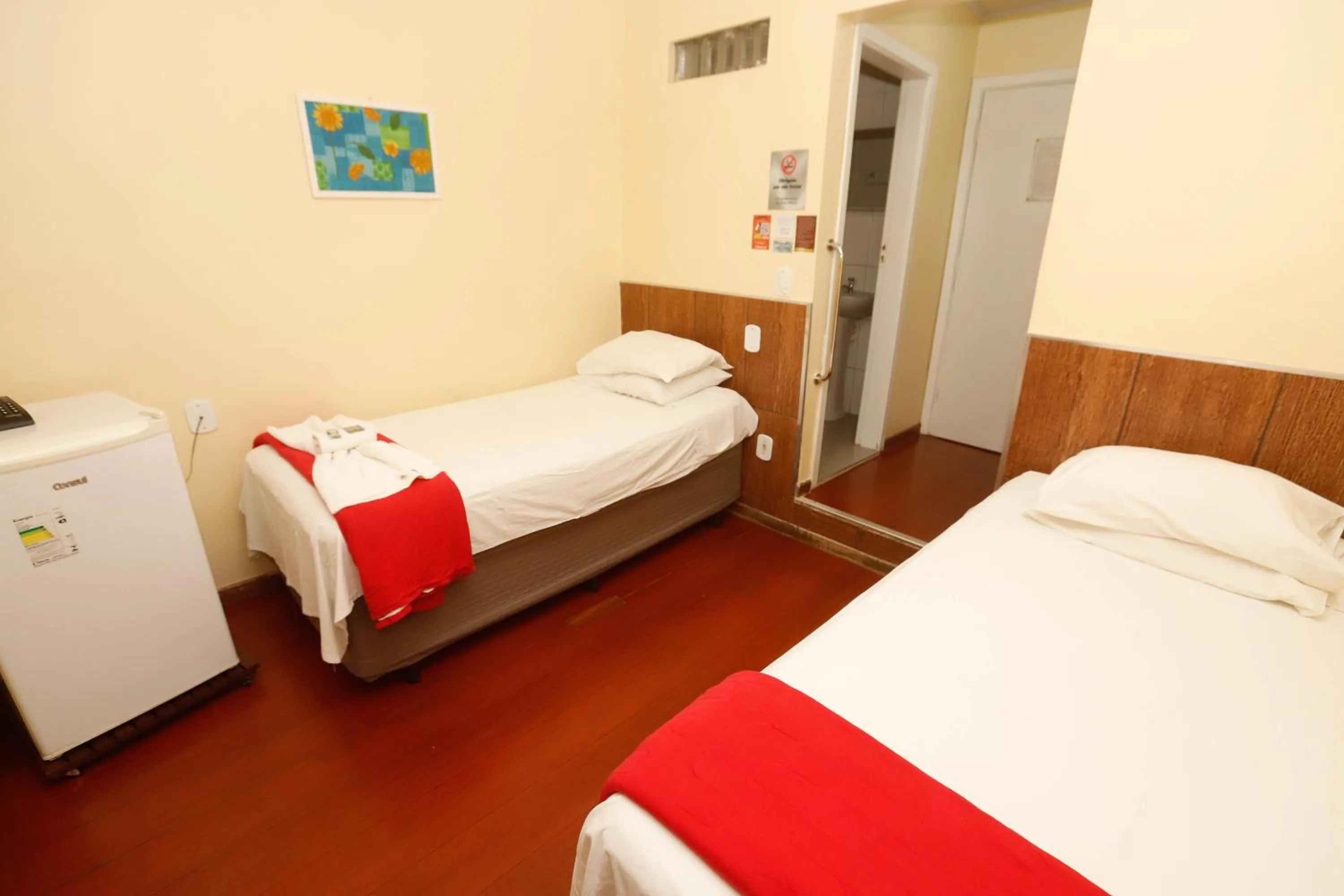 Photo of the whole room, Bed in Hotel Garfo de Ouro