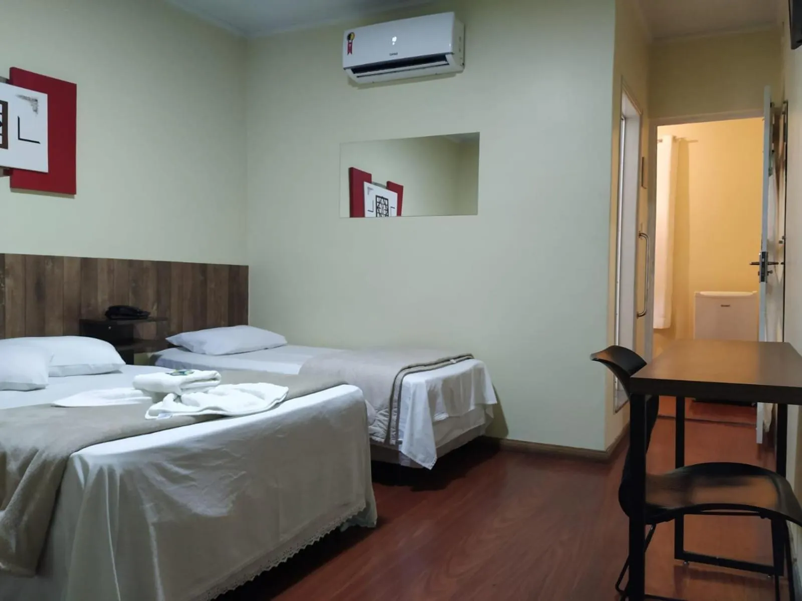 Photo of the whole room, Bed in Hotel Garfo de Ouro