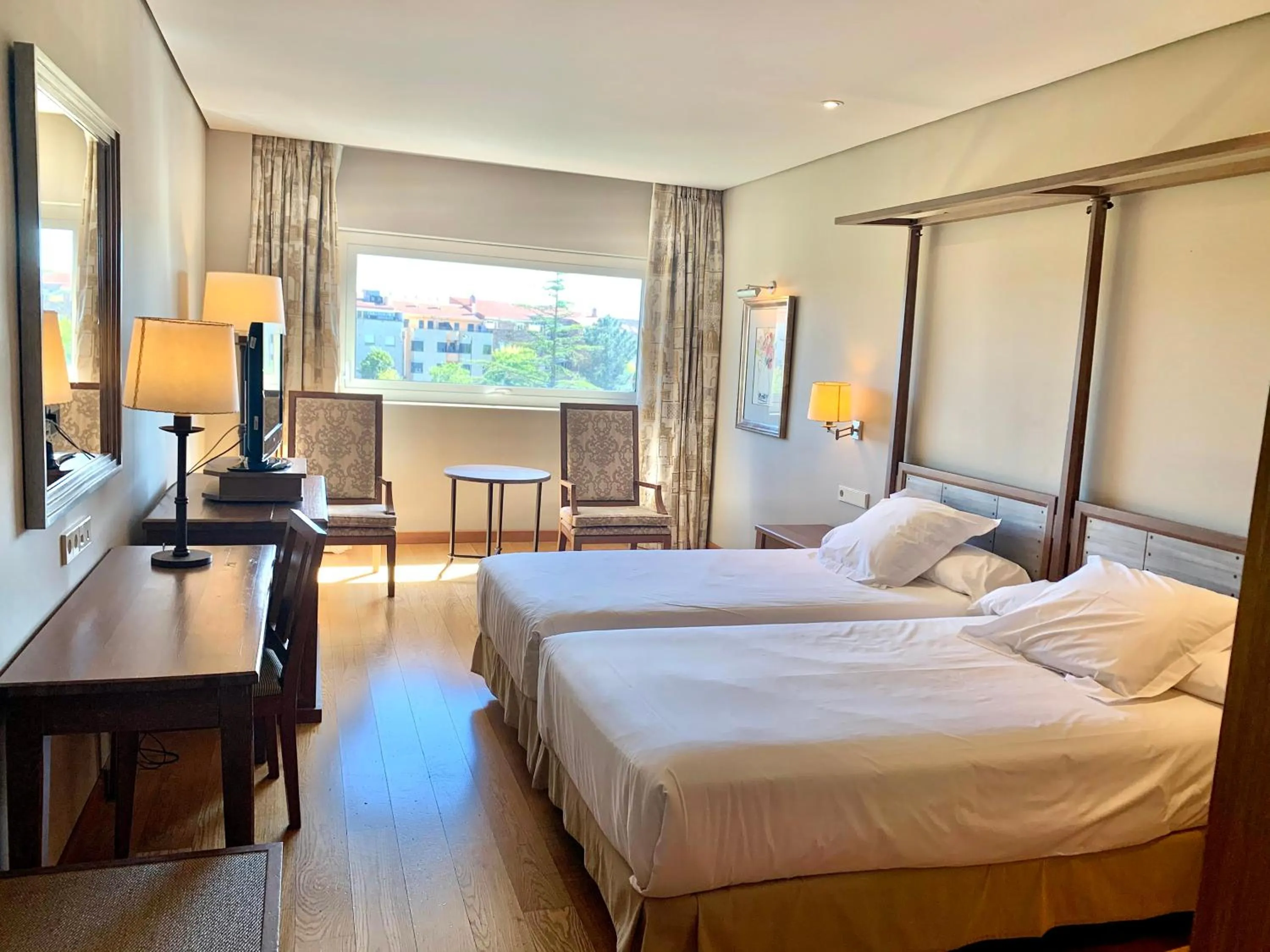 Photo of the whole room, Bed in Parador de Salamanca