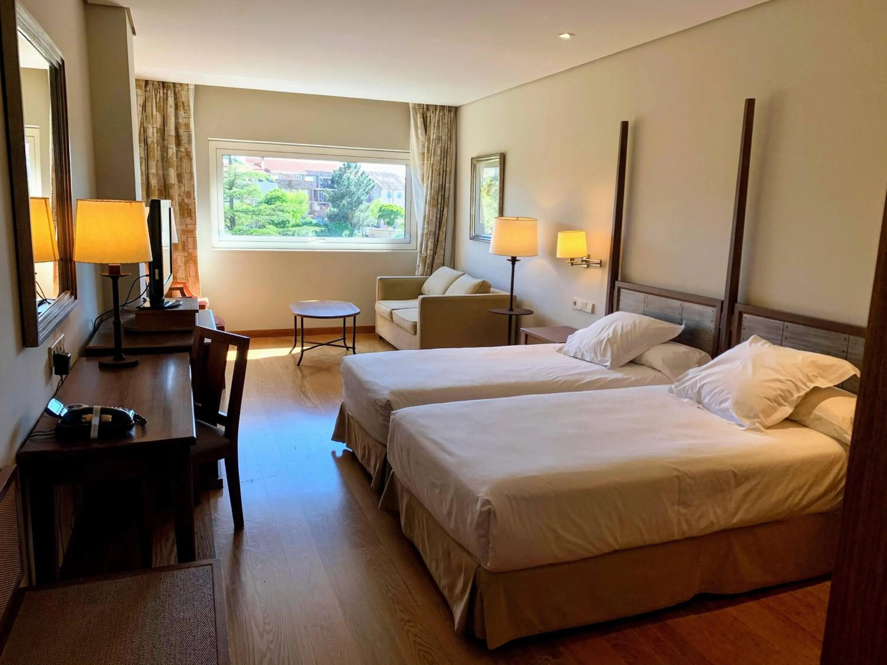 Photo of the whole room, Bed in Parador de Salamanca