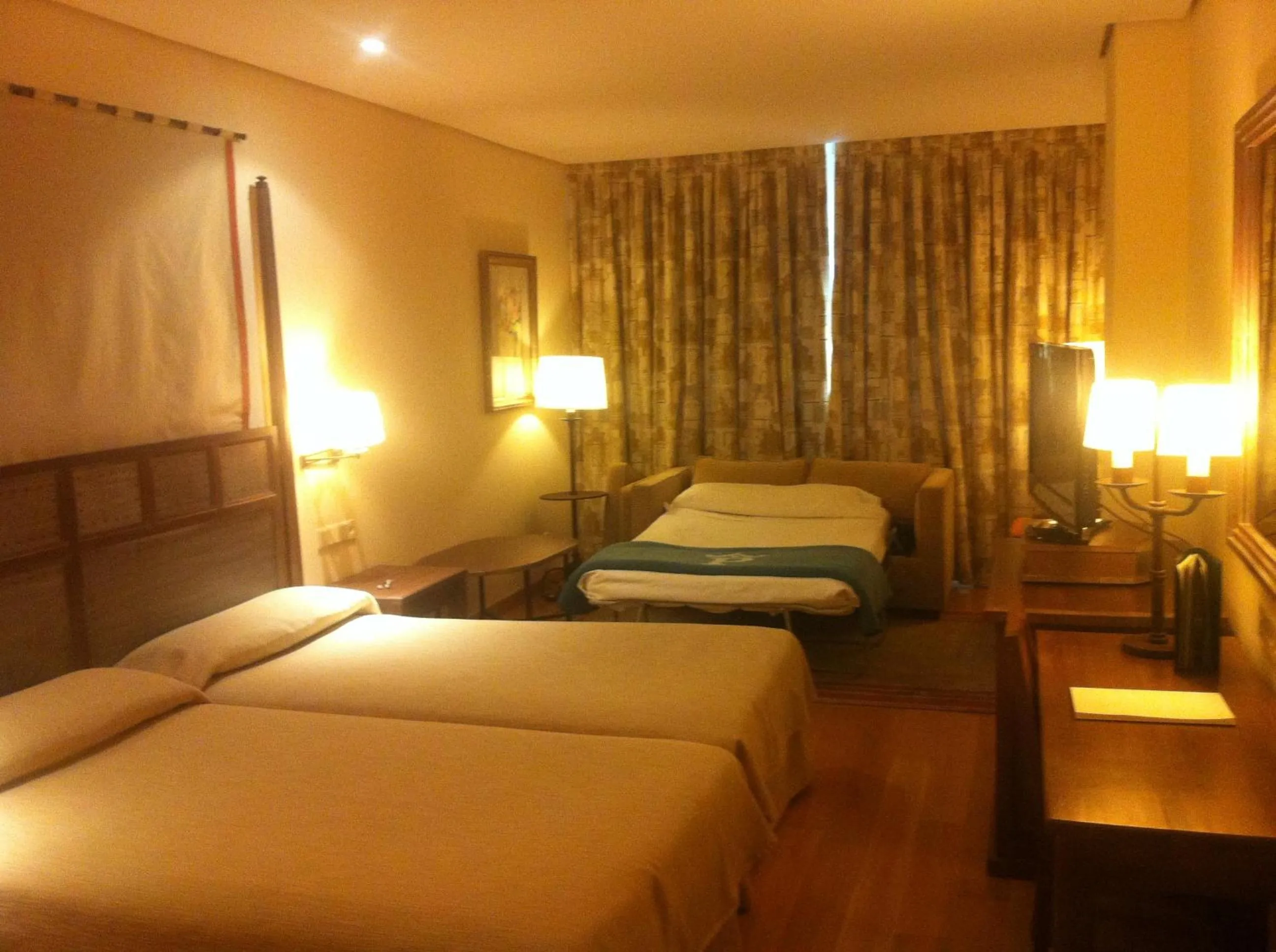 Photo of the whole room, Bed in Parador de Salamanca