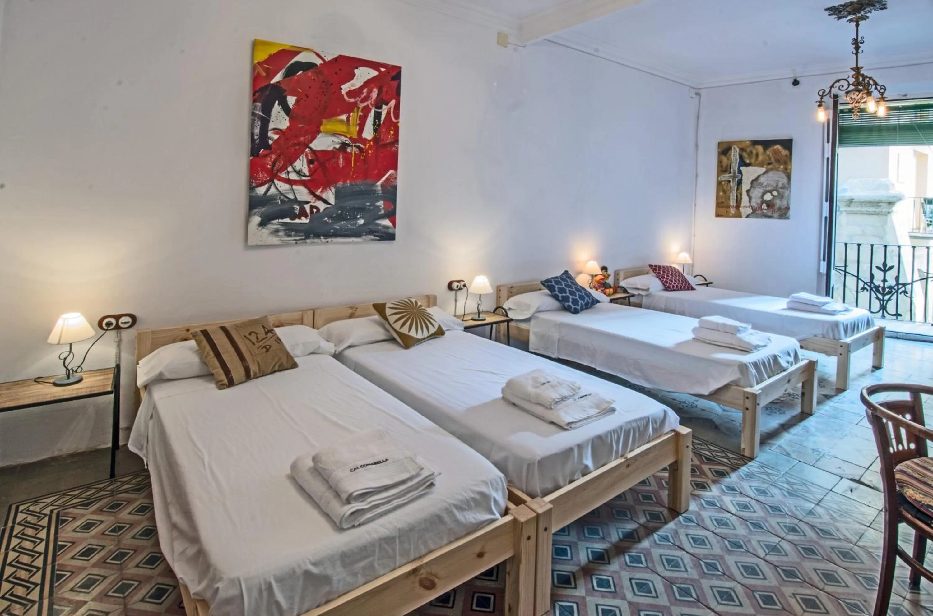 Photo of the whole room, Bed in Cal Comabella