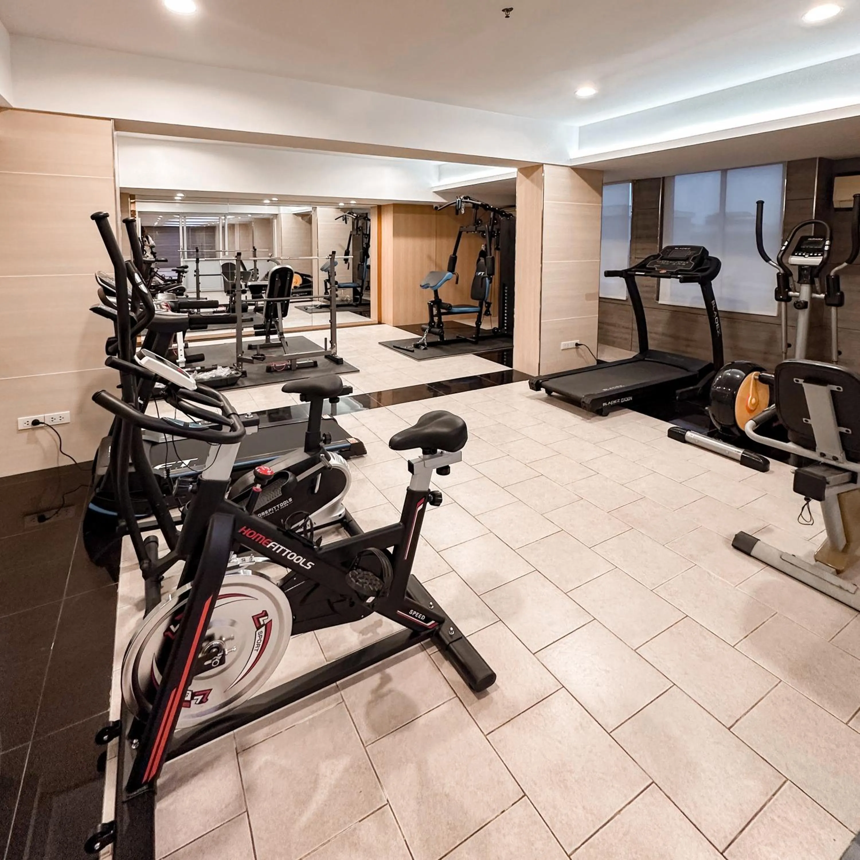 Fitness centre/facilities in Golden Empire Suvarnabhumi Hotel