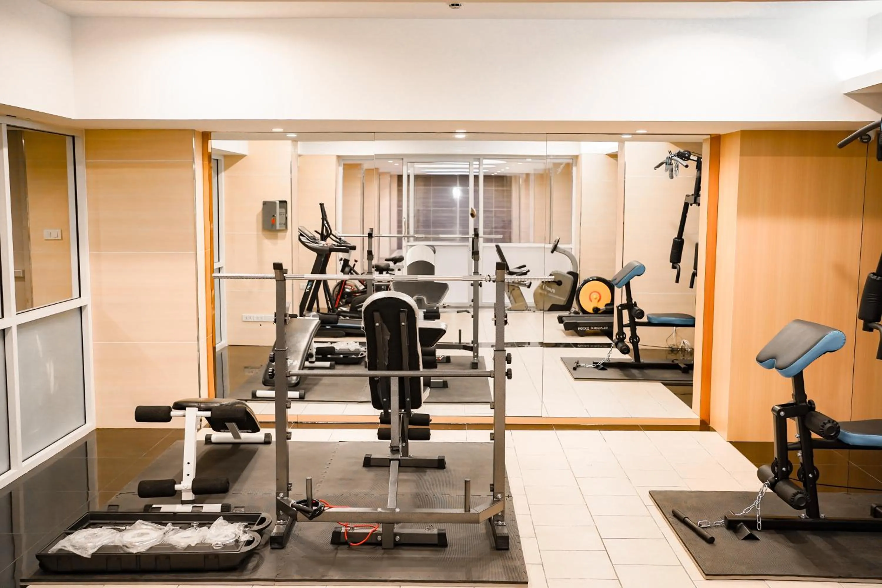 Fitness centre/facilities in Golden Empire Suvarnabhumi Hotel