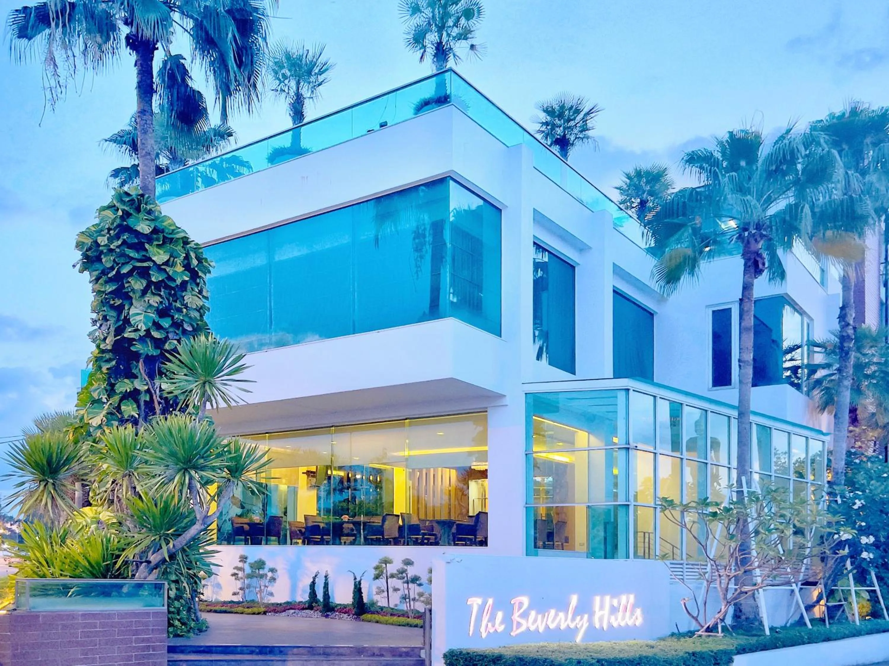 Property building in The Beverly Hills Hotel