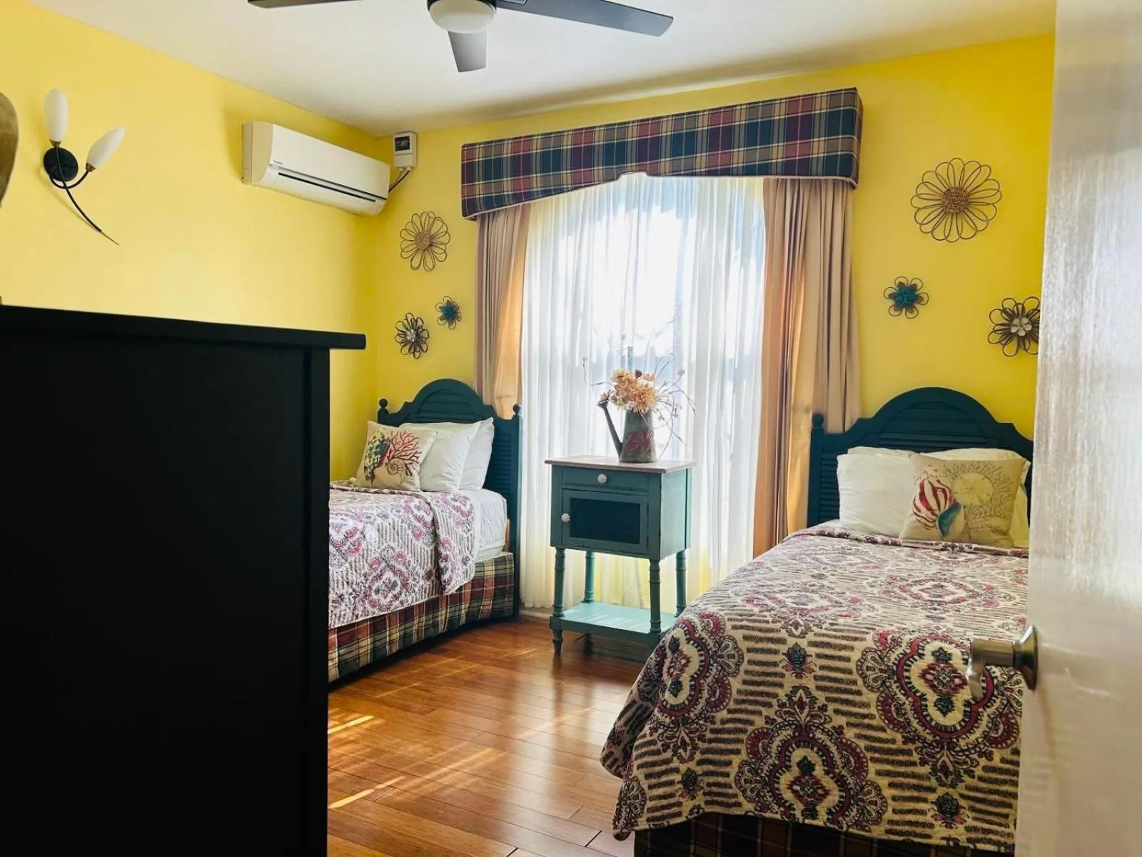 Bed in Penthouse On The Ridge