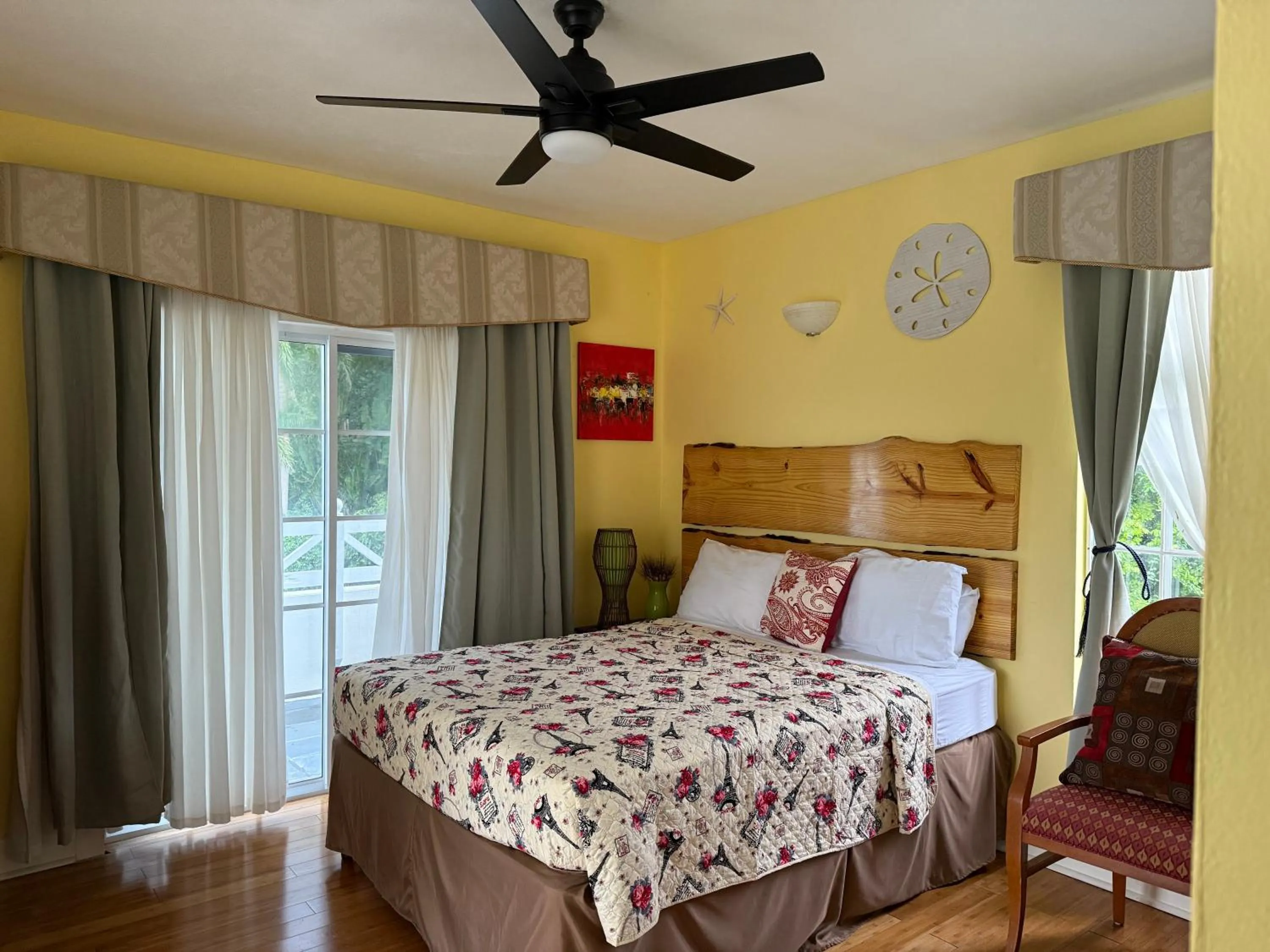 Bed in Penthouse On The Ridge