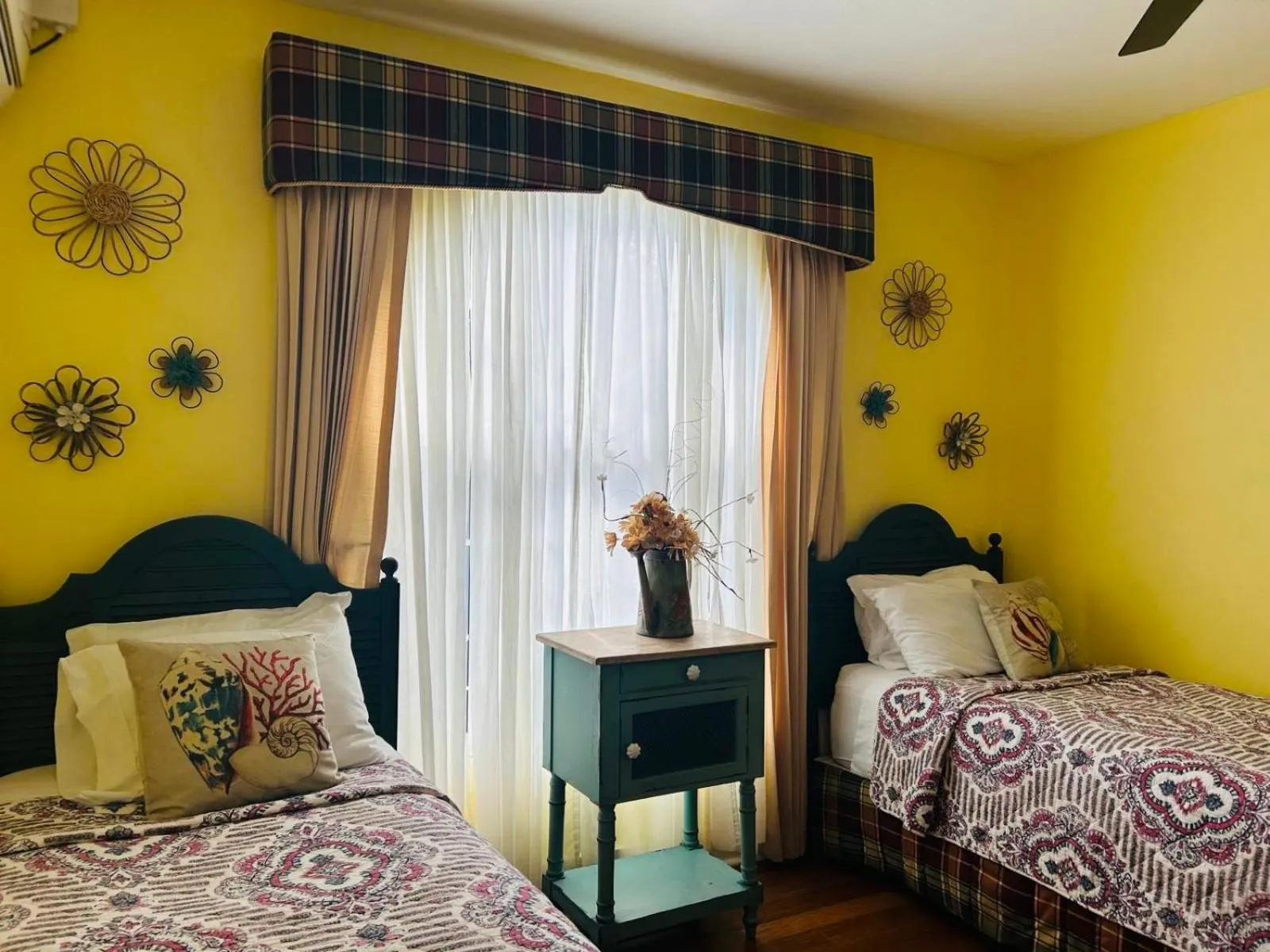 Bed in Penthouse On The Ridge