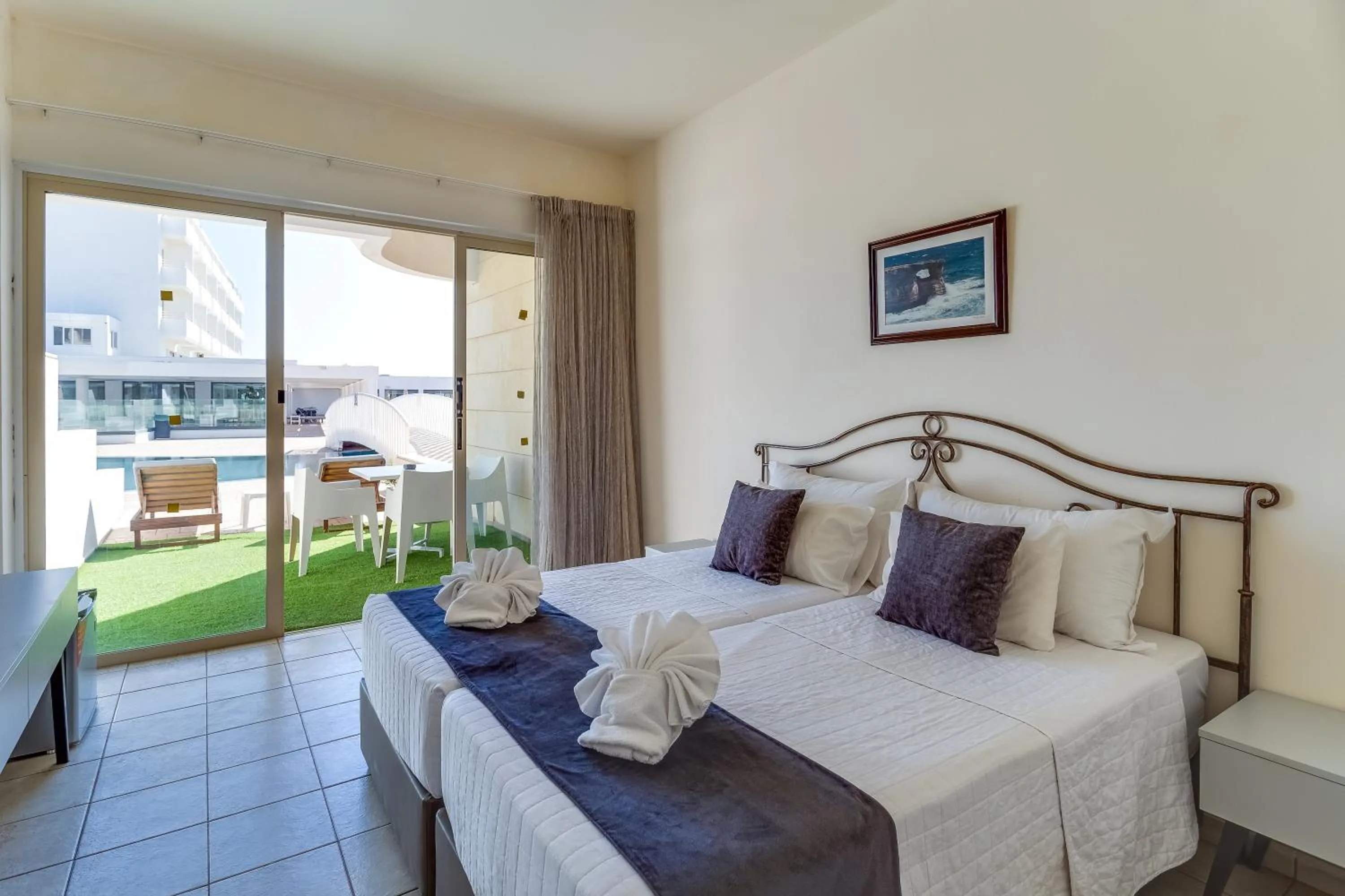 Bed in Piere - Anne Beach Hotel