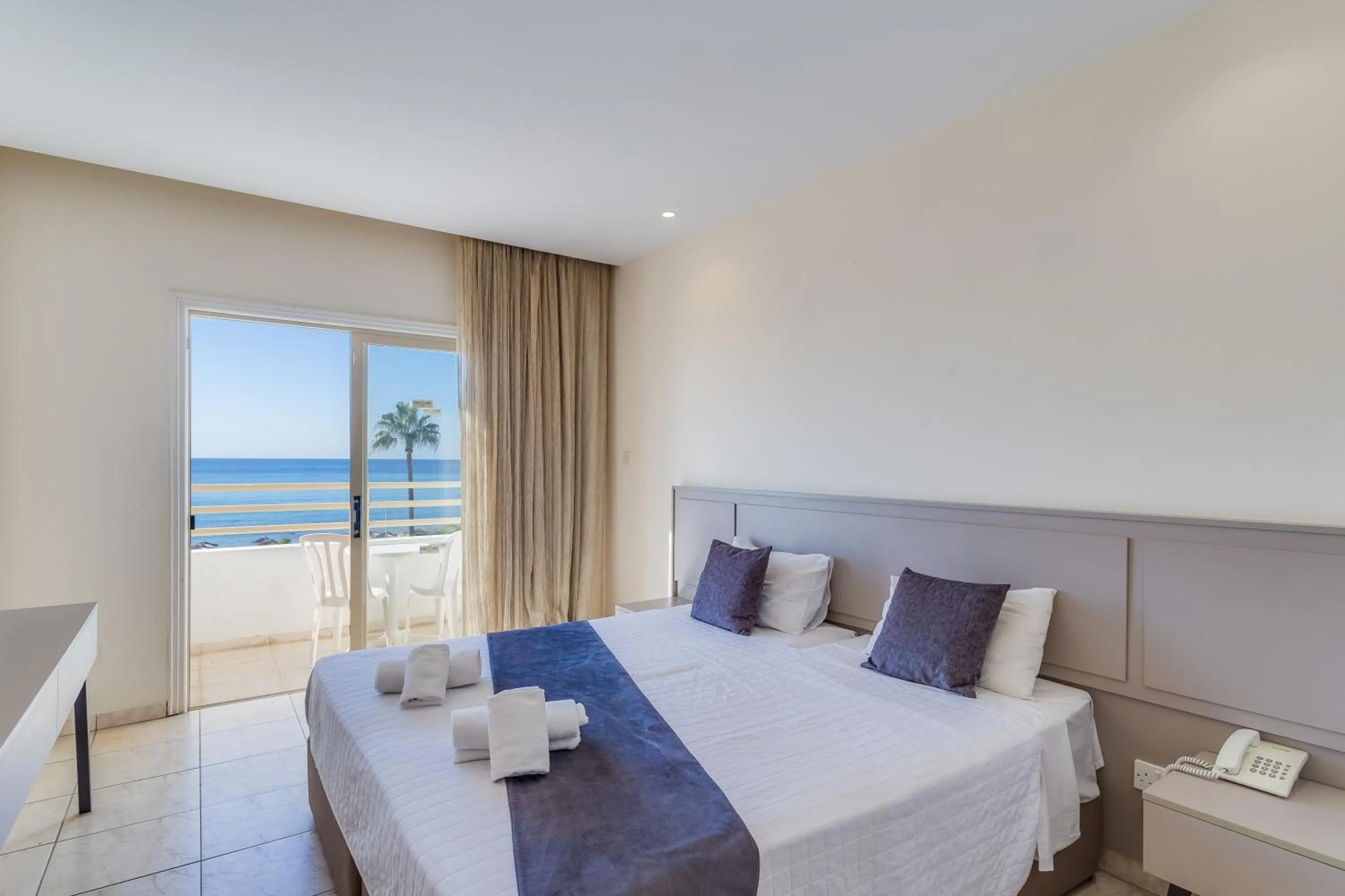 Bed in Piere - Anne Beach Hotel