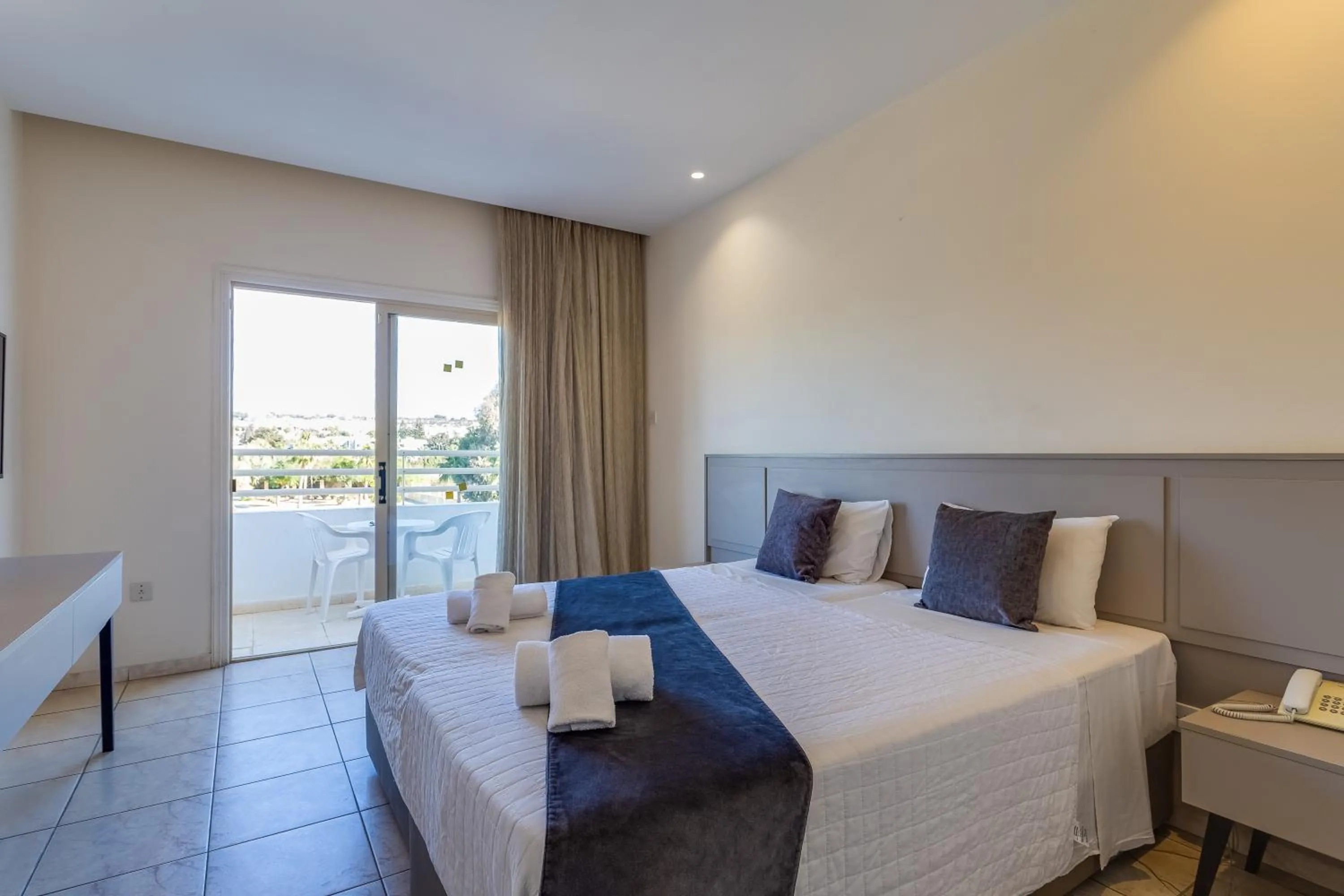 Bed in Piere - Anne Beach Hotel