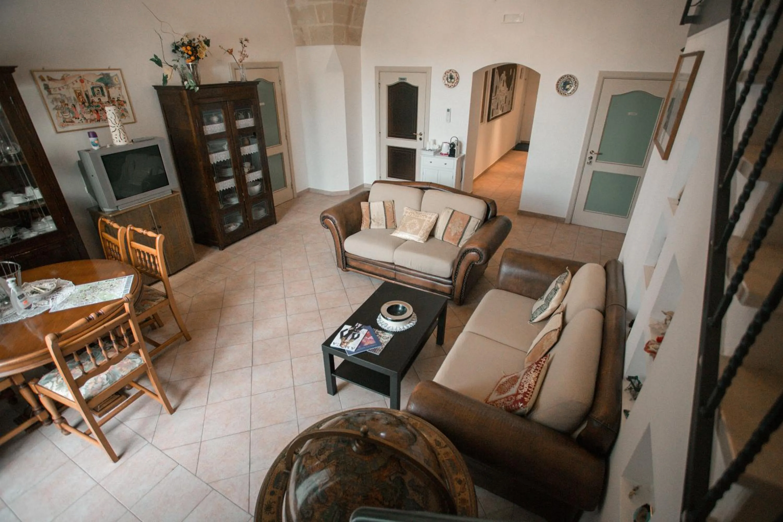 Seating area in Donna Lina