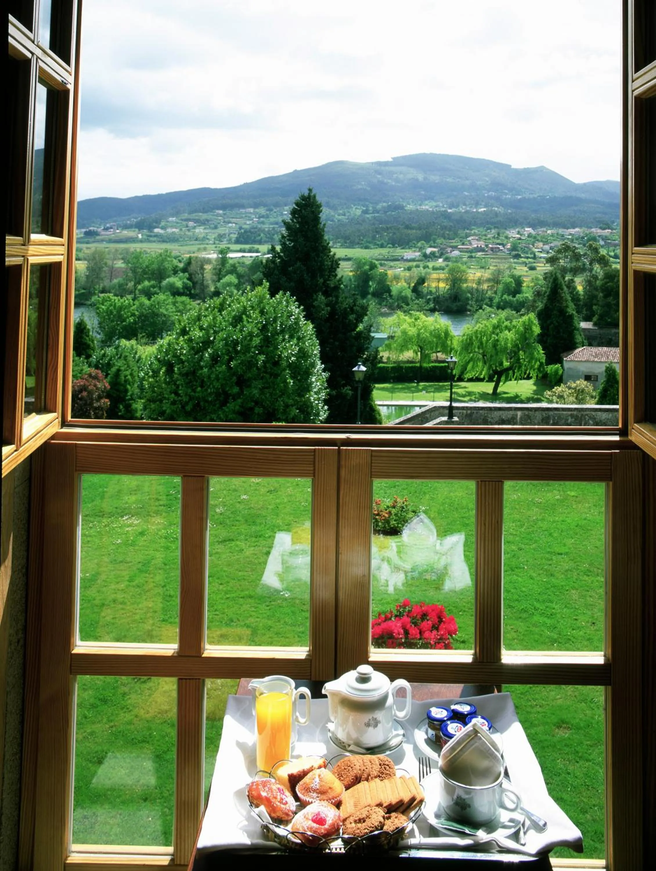 Photo of the whole room in Parador de Tui