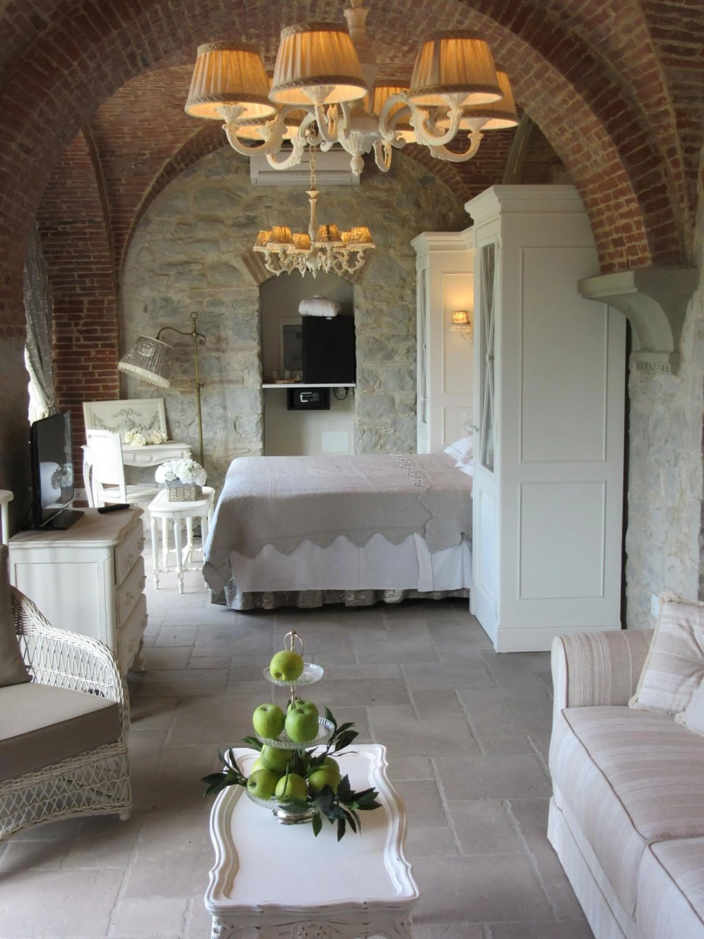 Photo of the whole room, Bed in Villa Le Fontanelle