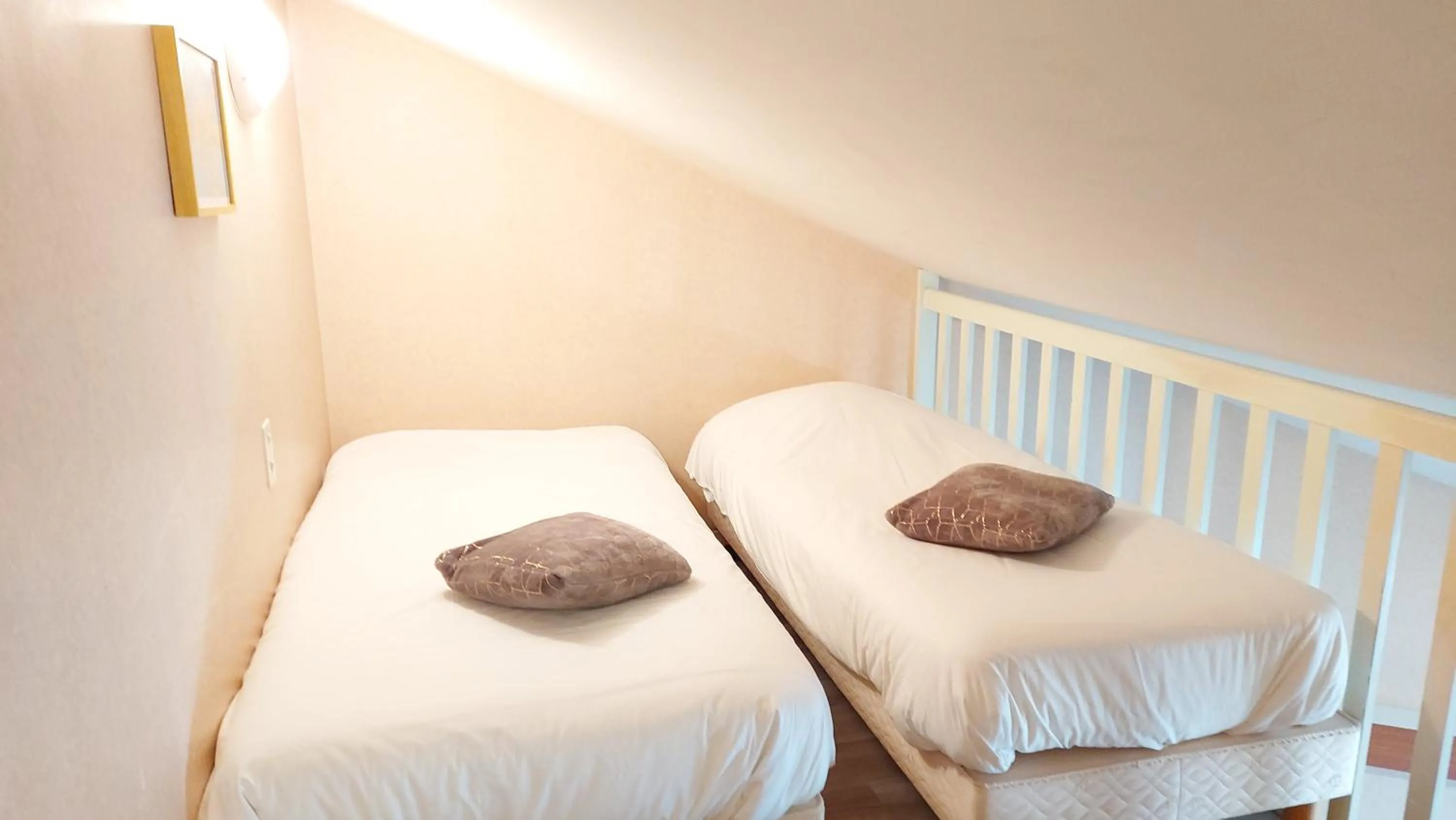 Bed in Logis Hôtel Vannes Nord Le Clos Des Hortensias