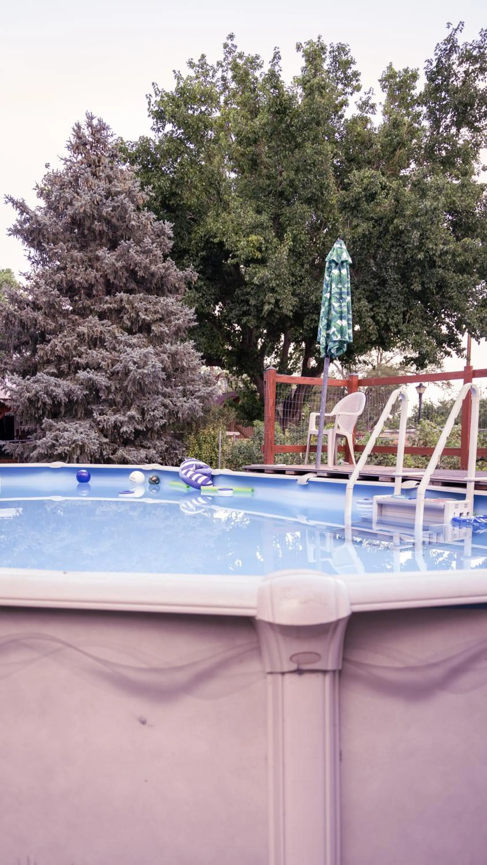 Swimming pool in Red Horse Bed and Breakfast