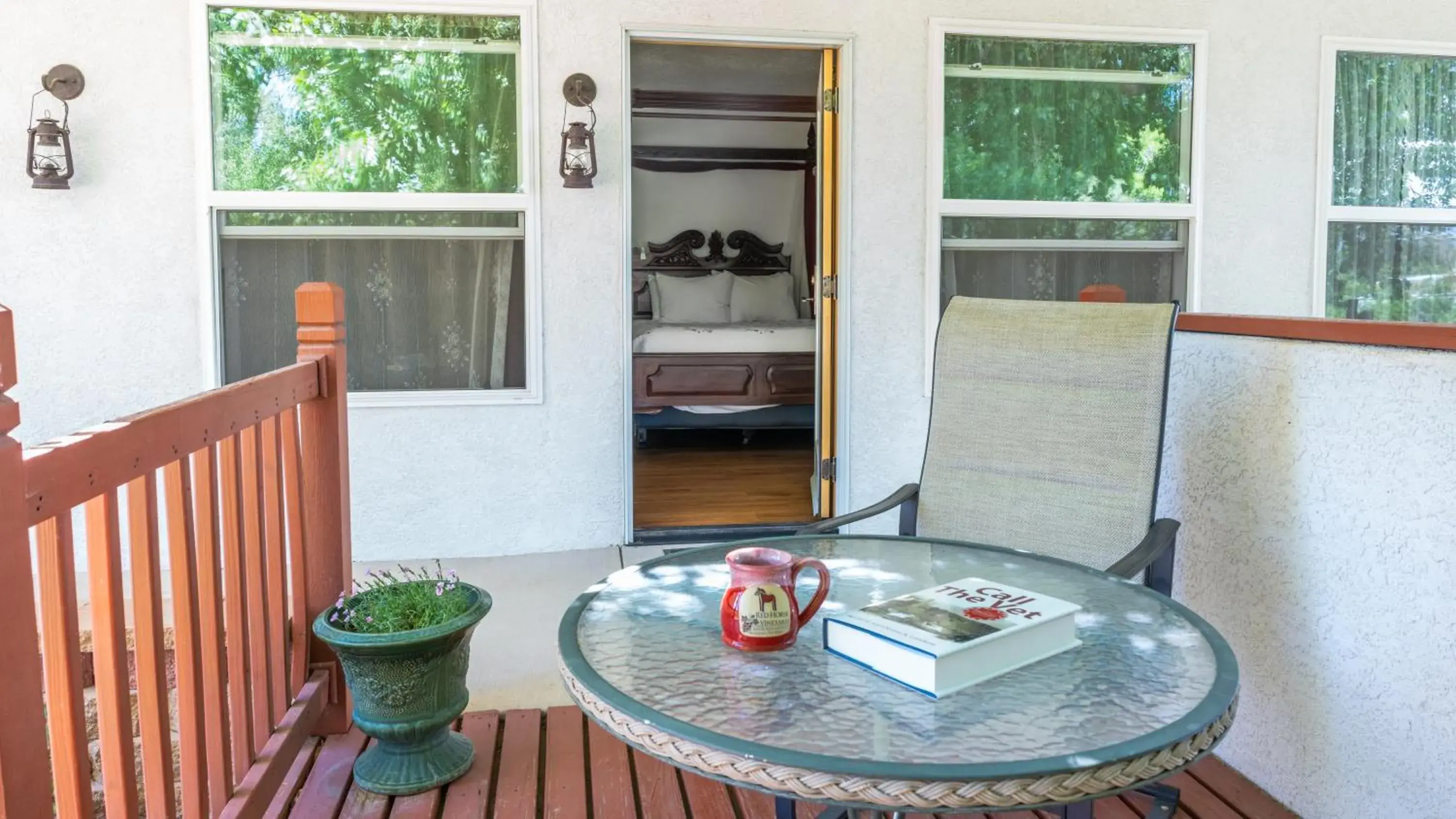 Double Room with Patio - Pet Friendly in Red Horse Bed and Breakfast Double Room with Patio - Pet Friendly in Red Horse Bed and Breakfast