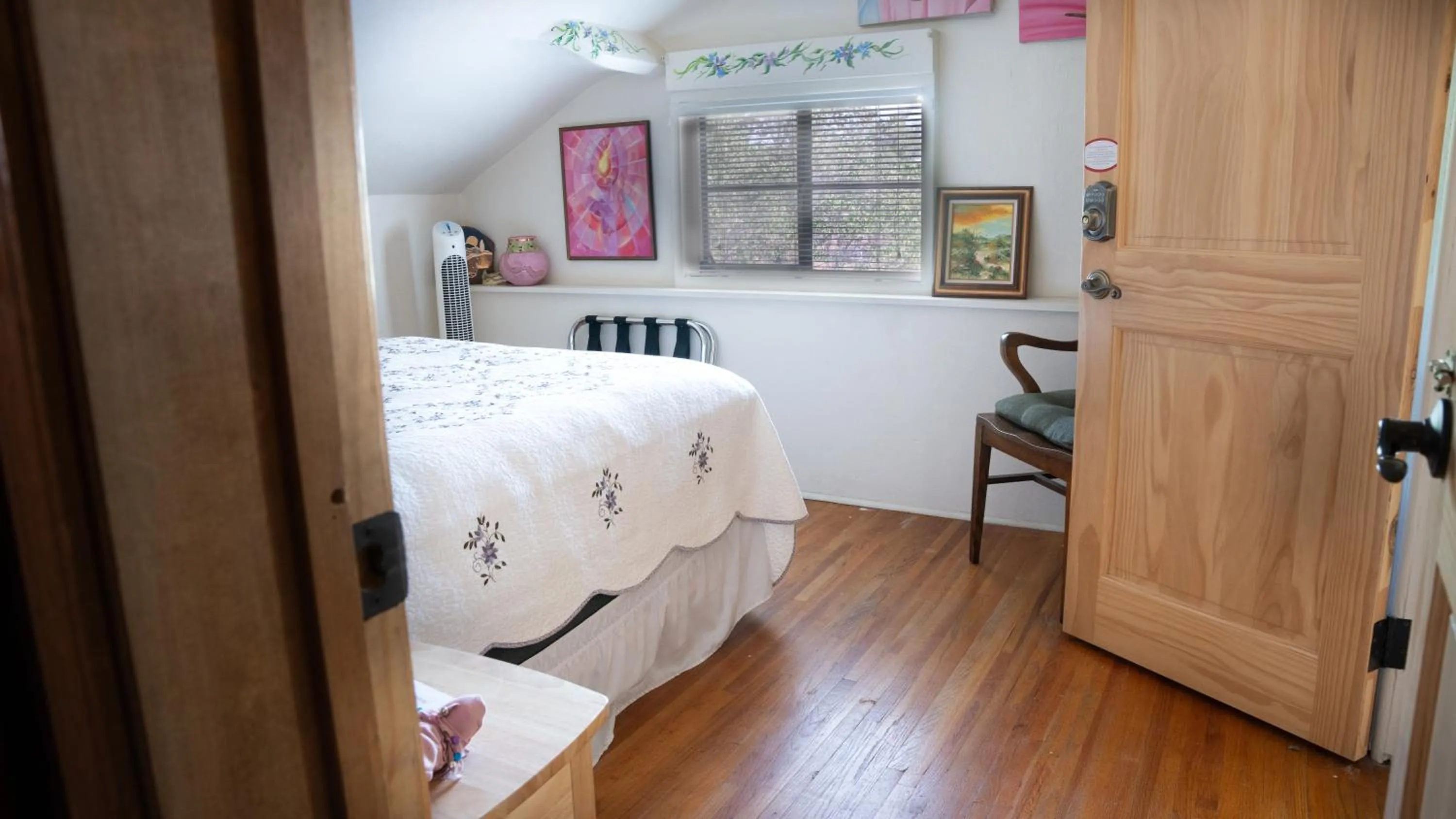 Bed in Red Horse Bed and Breakfast