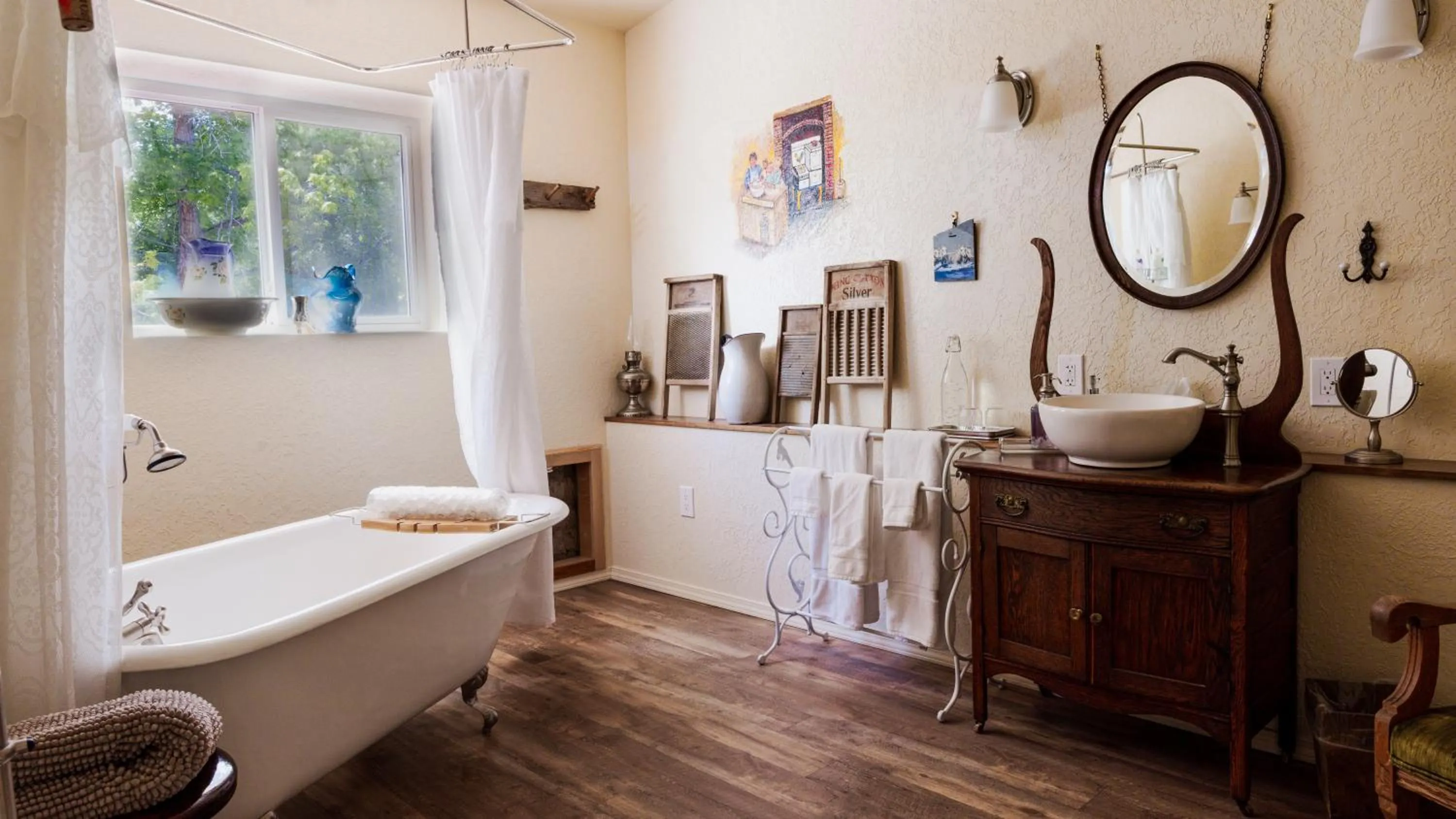 Bathroom in Red Horse Bed and Breakfast