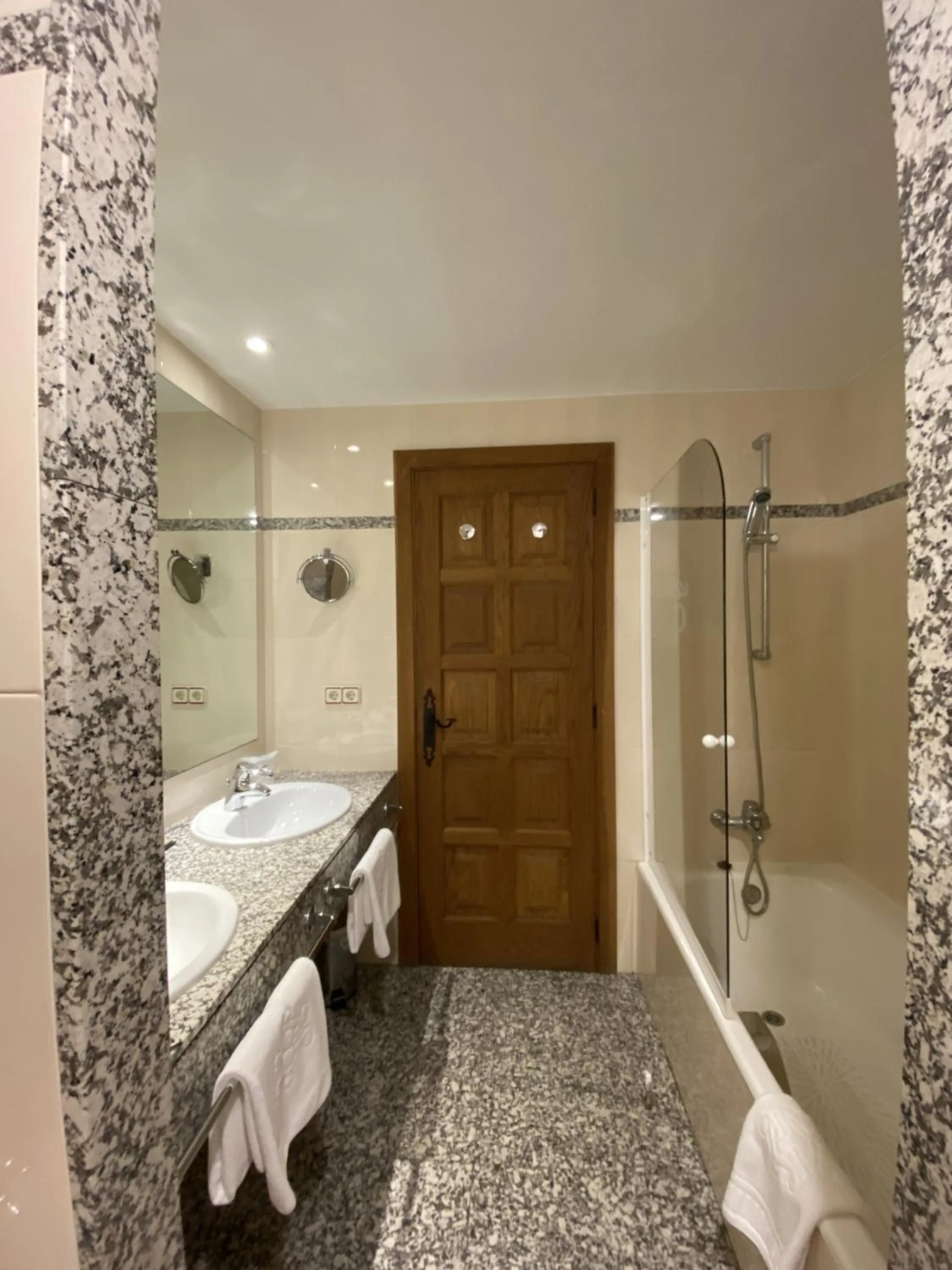 Bathroom, Bed in Parador de Vilalba