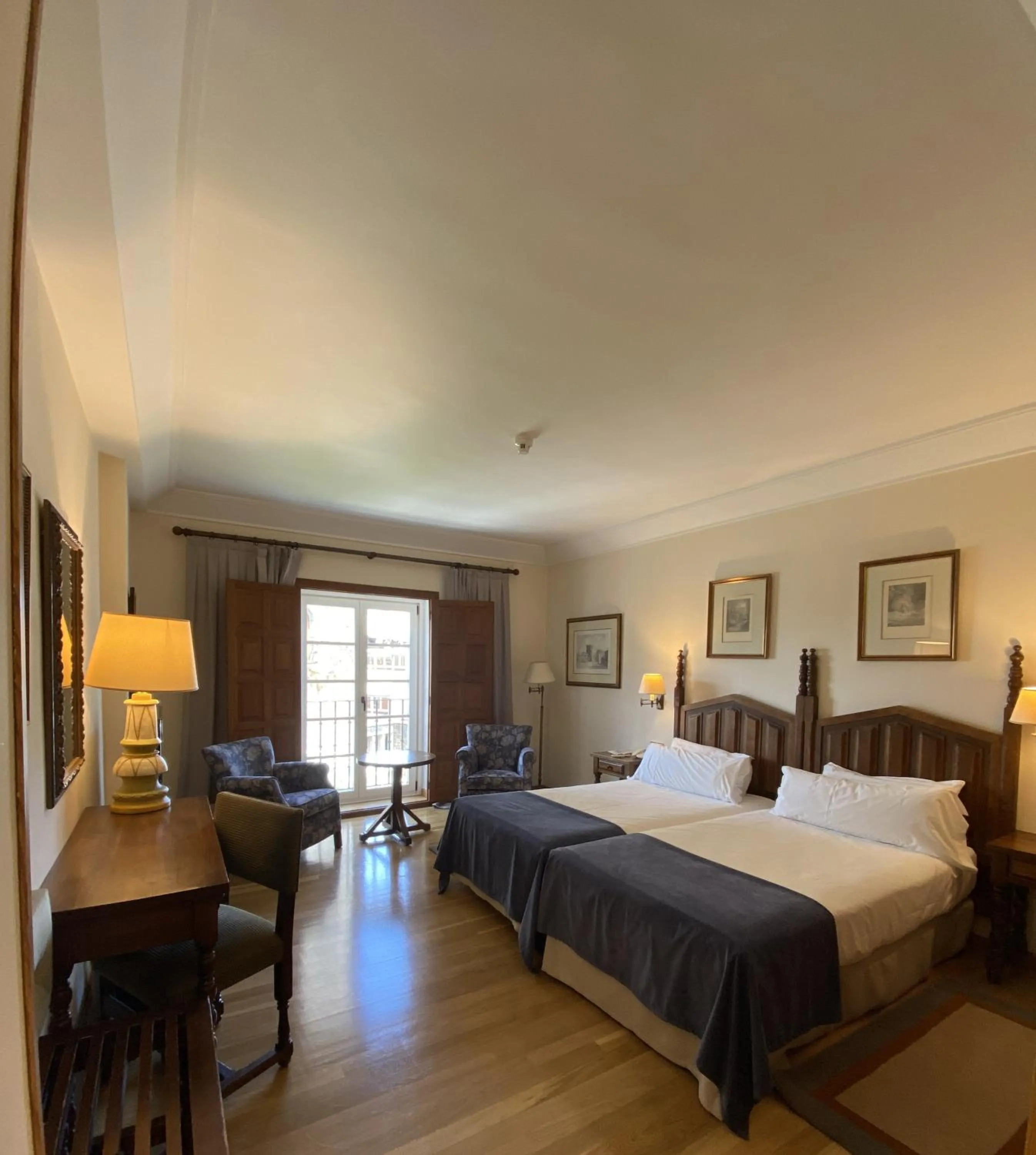 Photo of the whole room, Bed in Parador de Vilalba