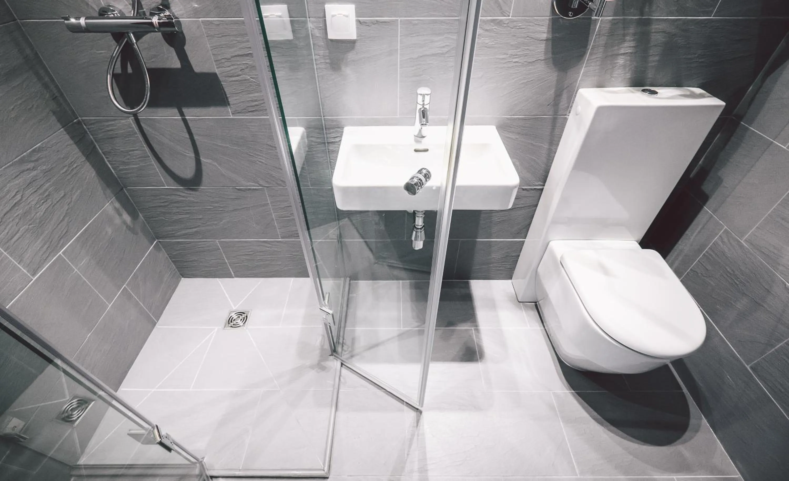 Shower in Dunetton - self check-in hotel