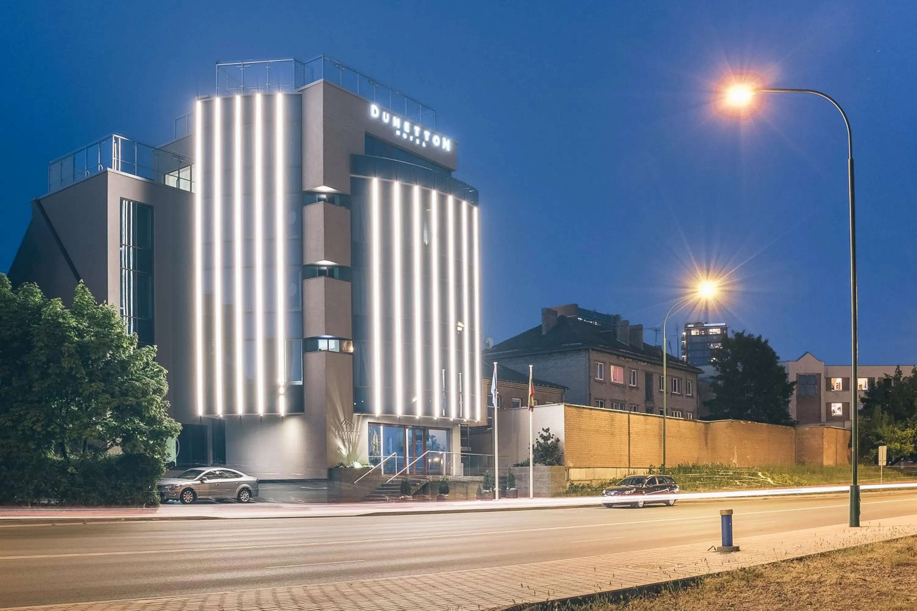 Property building in Dunetton - self check-in hotel