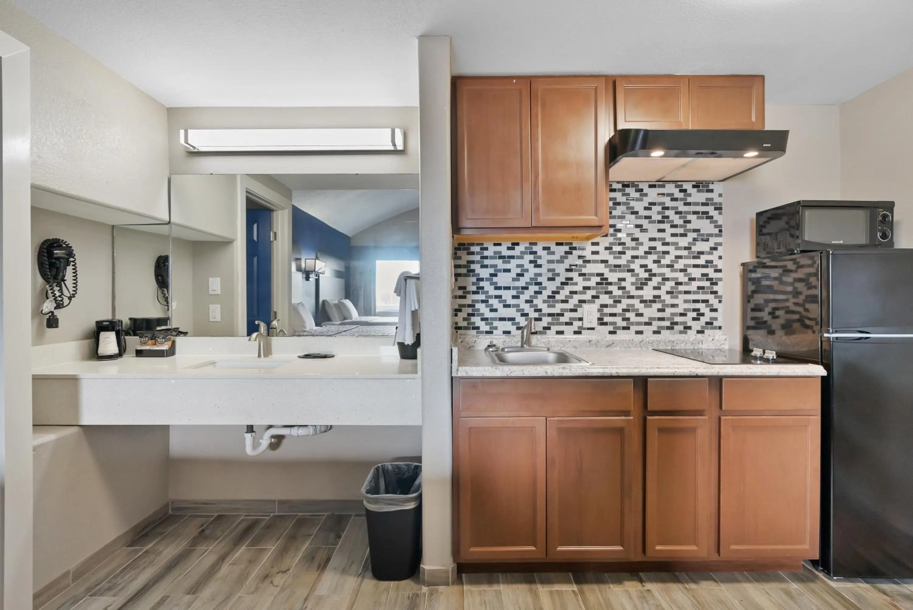 Kitchen or kitchenette in Blue Wave Inn