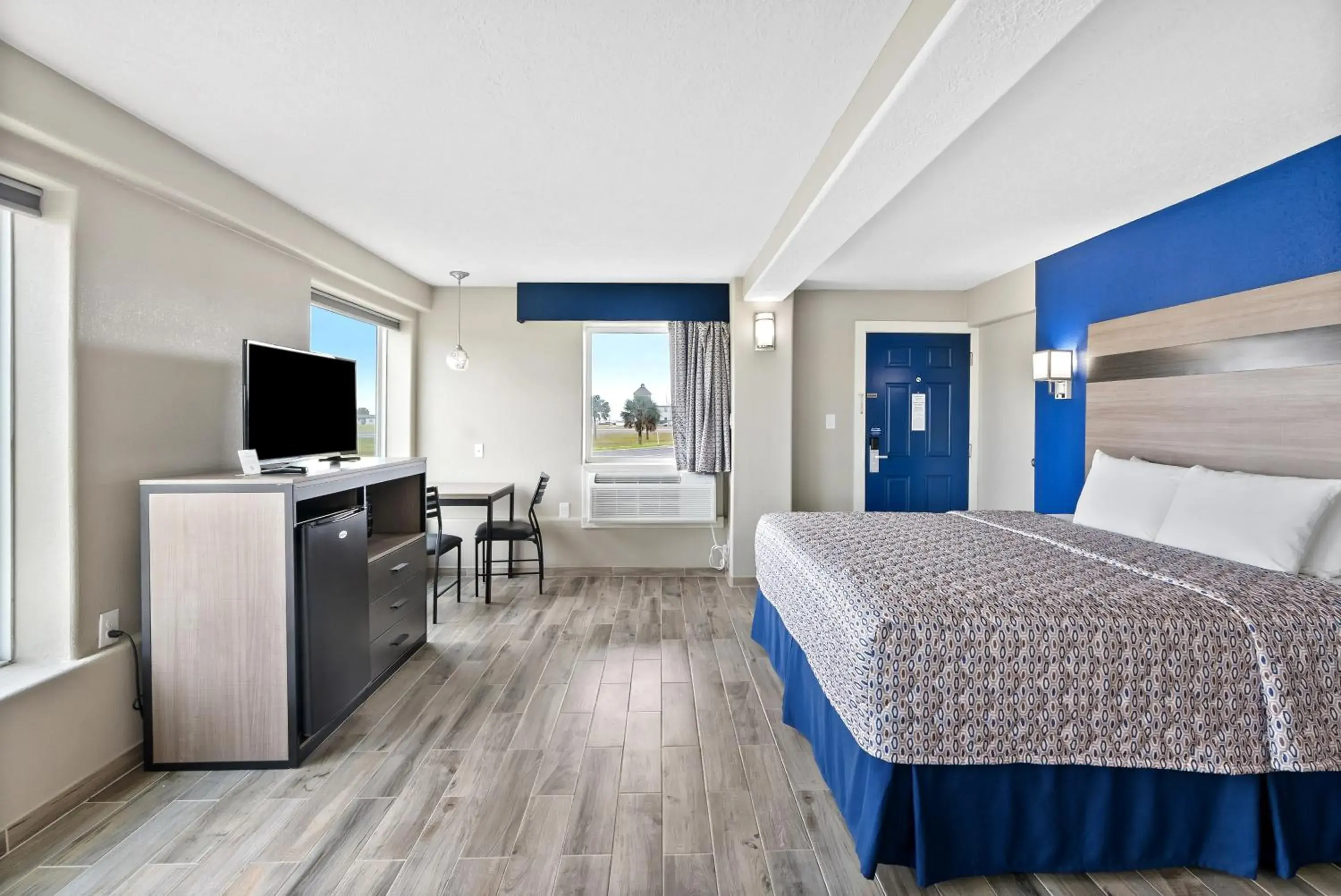 King Suite in Blue Wave Inn King Suite in Blue Wave Inn