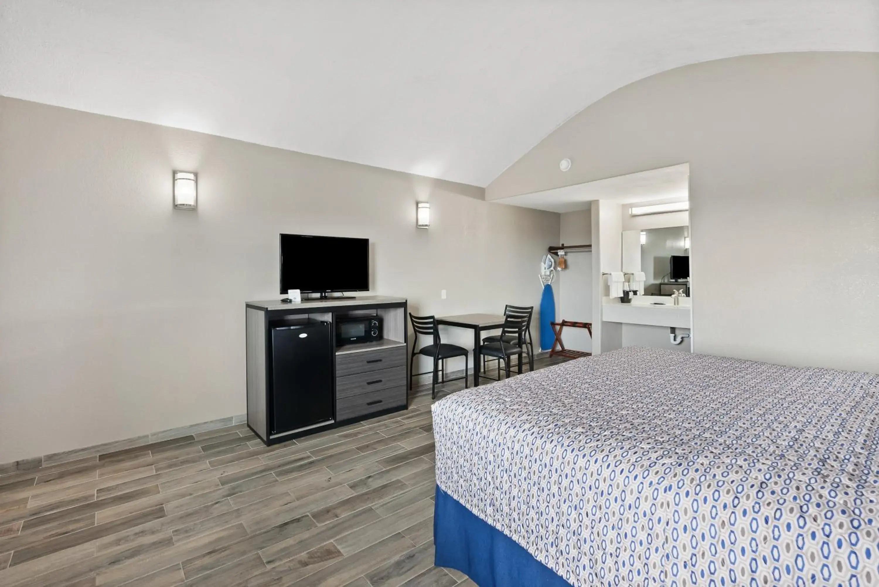 Standard King Room in Blue Wave Inn Standard King Room in Blue Wave Inn