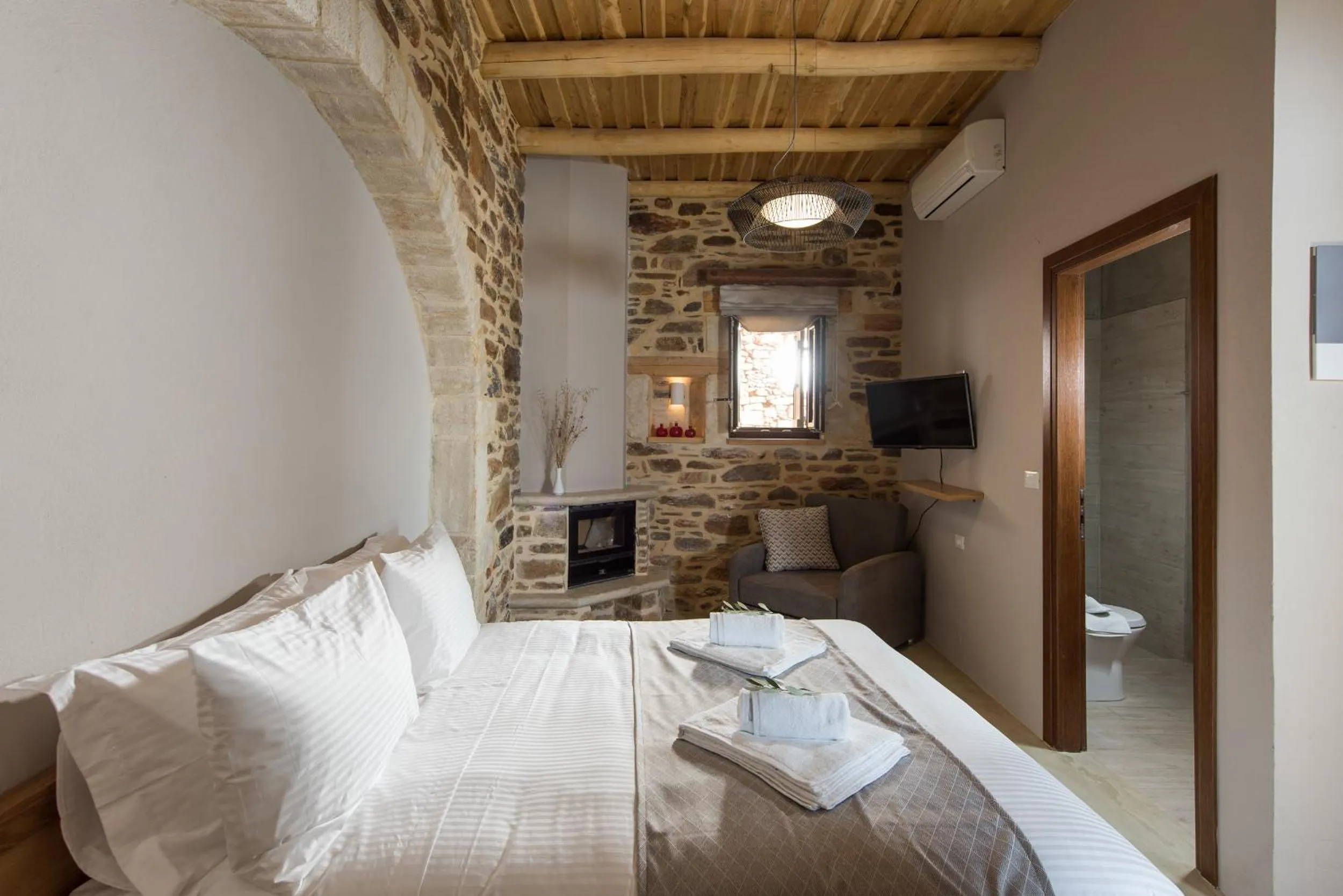 Photo of the whole room, Bed in Lameriana Luxury Village