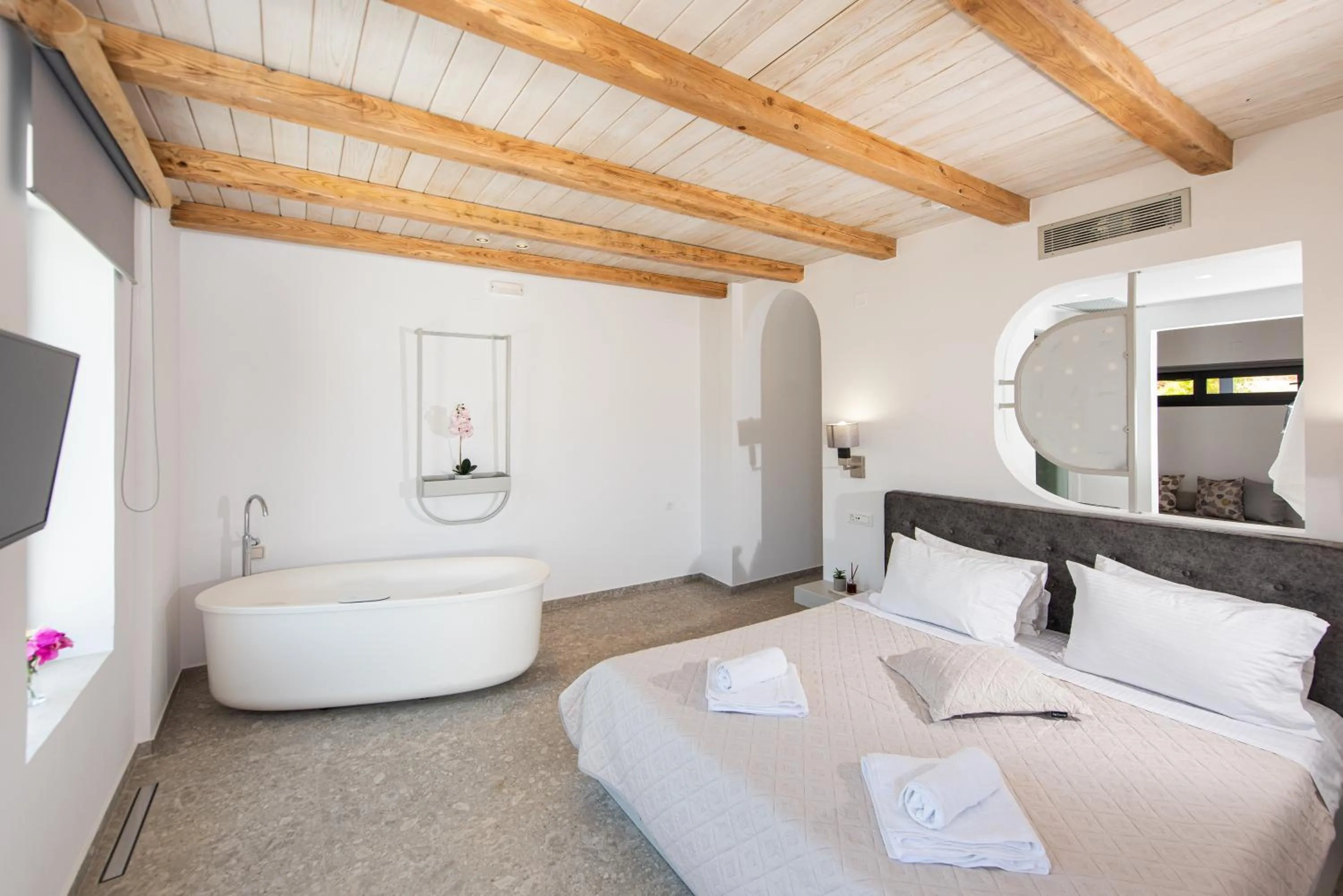 Bed in Lameriana Luxury Village