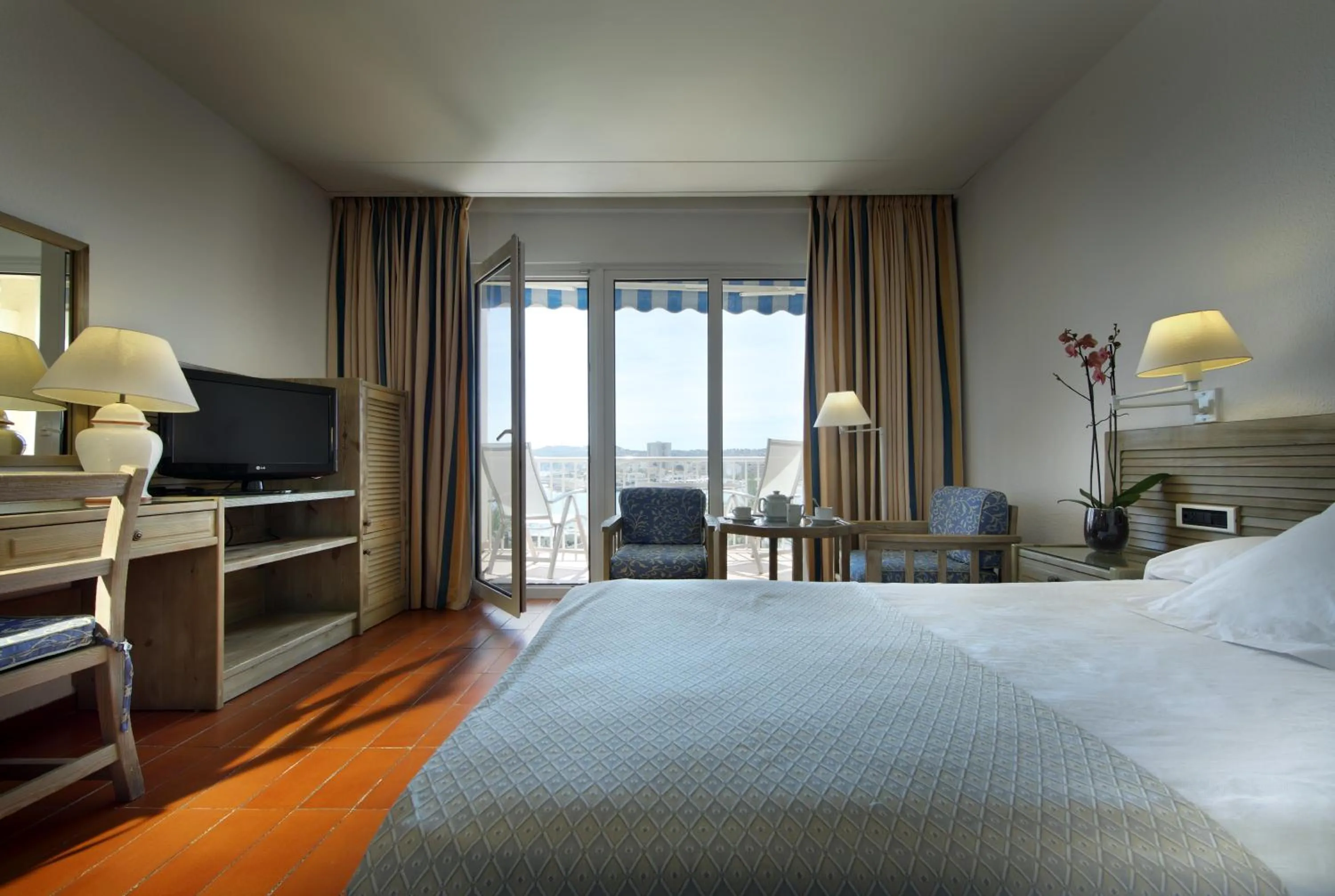 Bedroom, Bed in Parador de Jávea