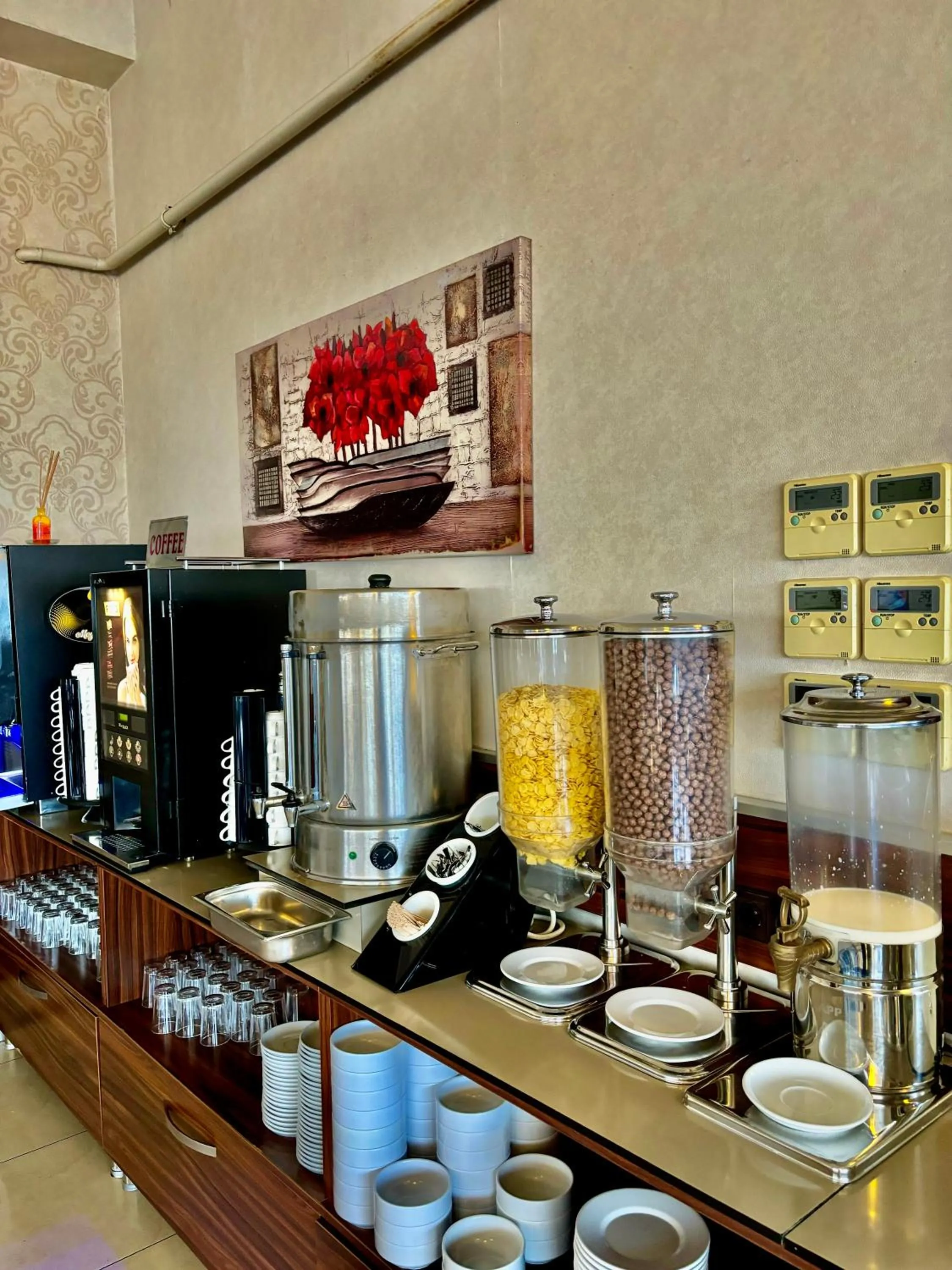 Coffee/tea facilities in Gold Hotel