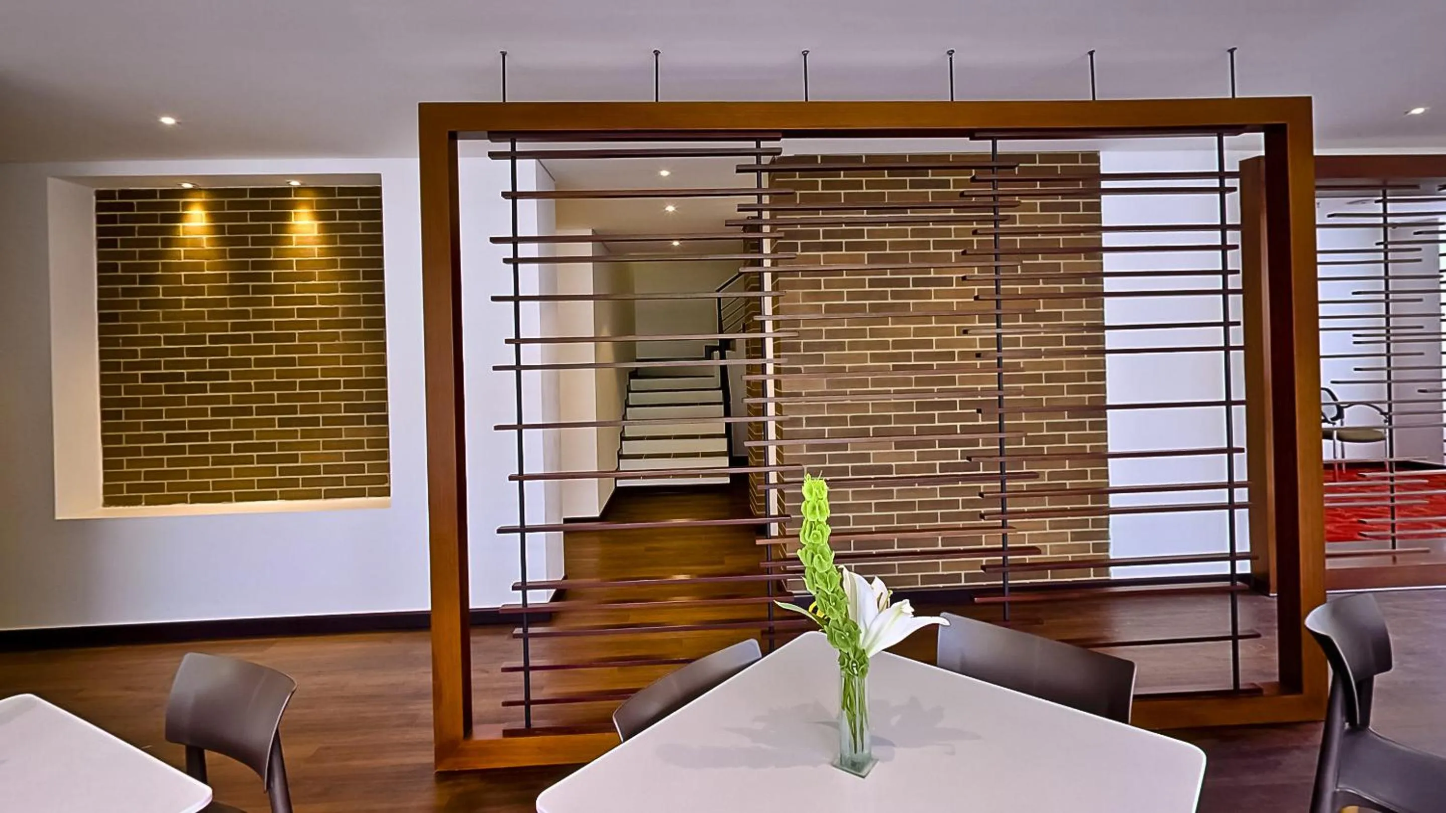 Restaurant/places to eat in AZ Hotel