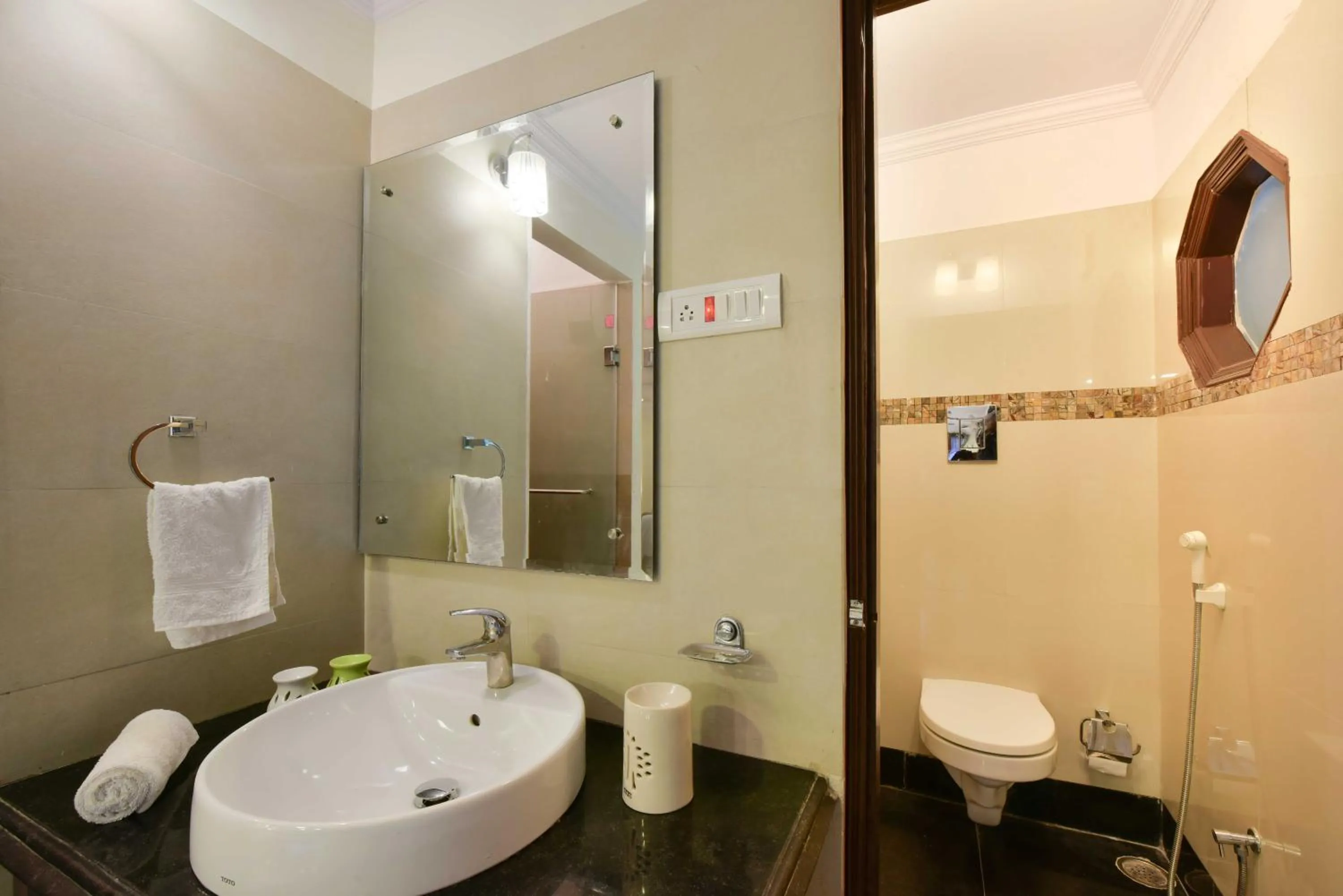 Shower in Zostel Homes Mashobra (Shimla)