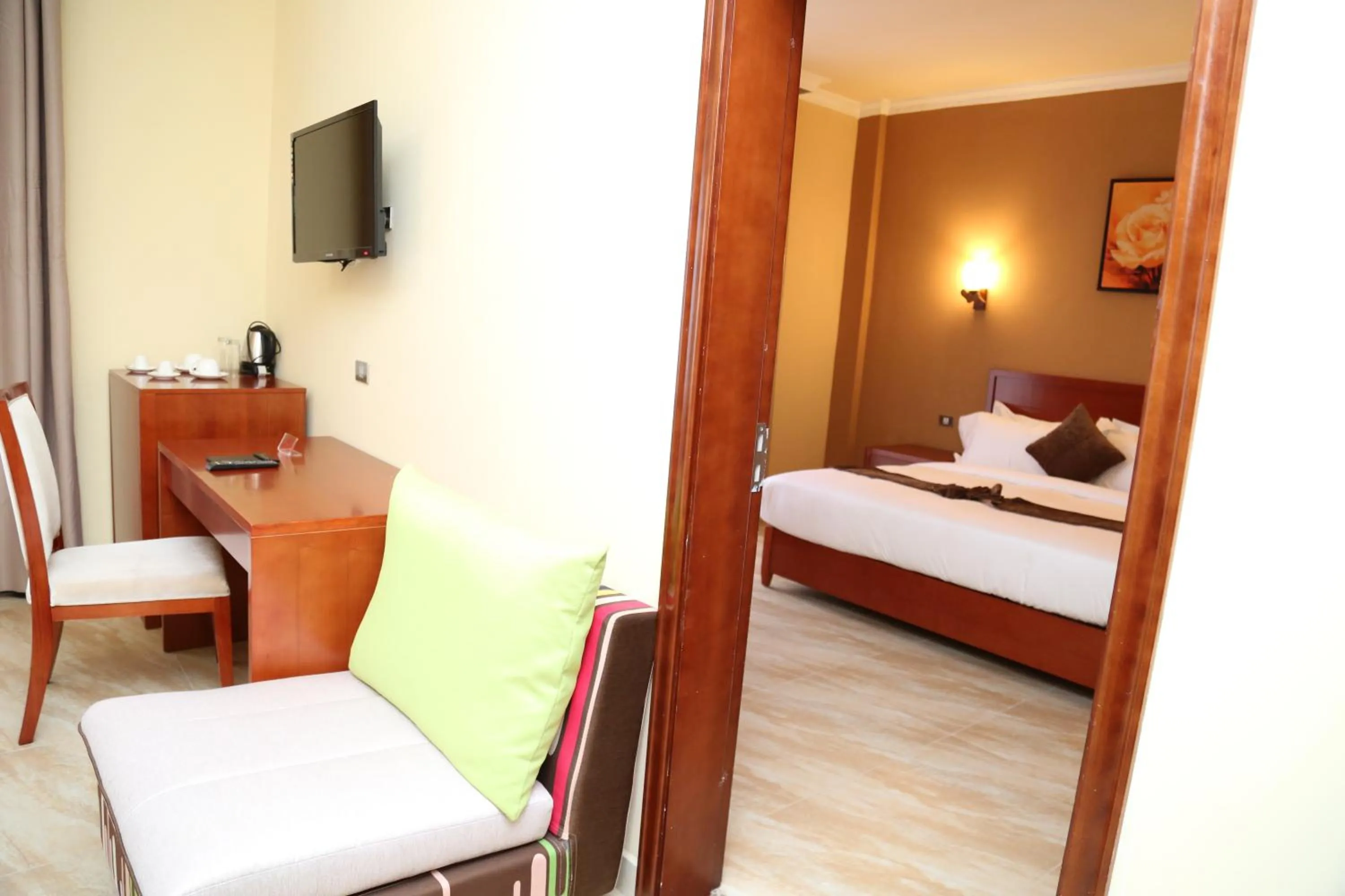 Living room, Bed in Ye Afoli International Hotel