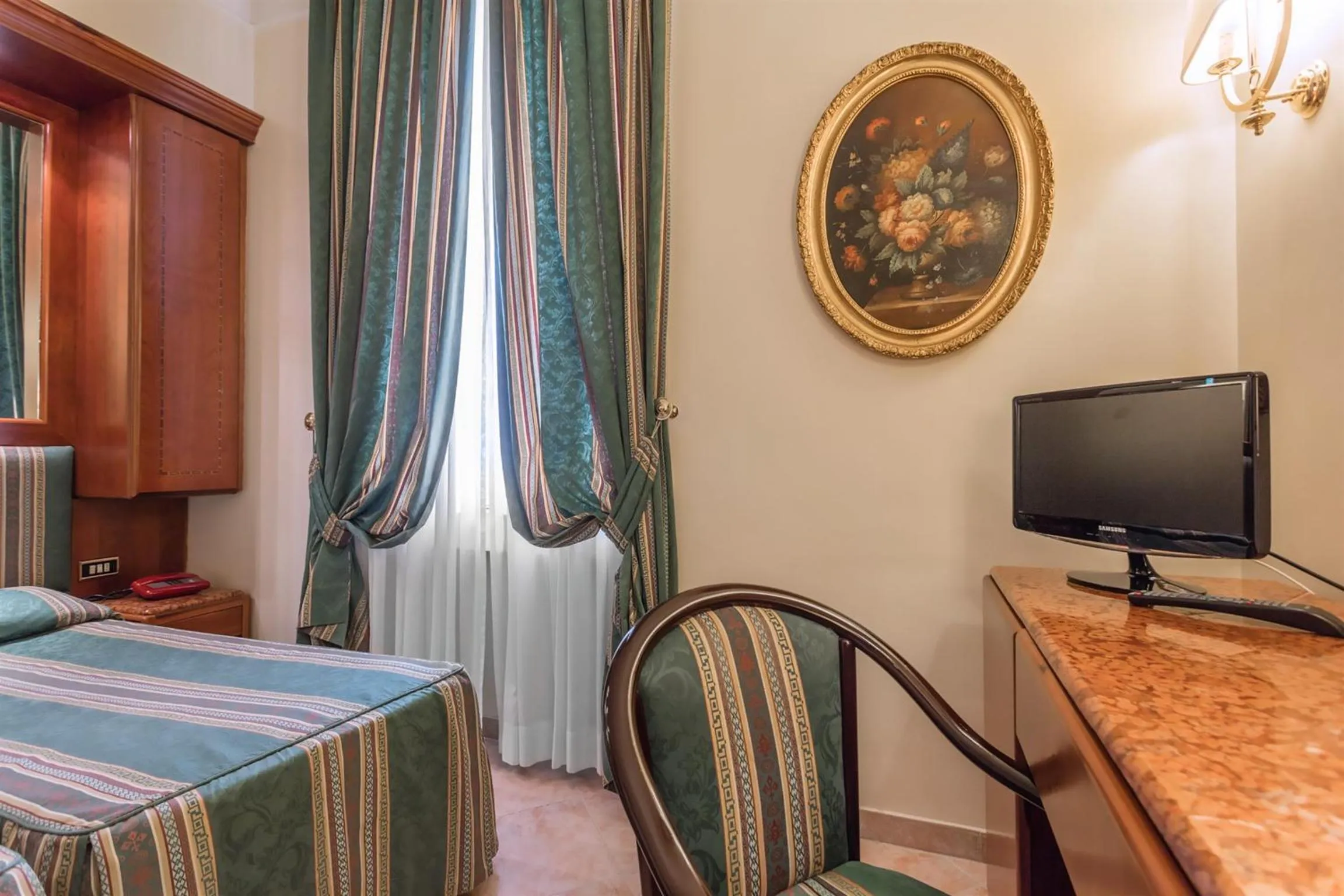 Bedroom, Bed in Raeli Hotel Lazio