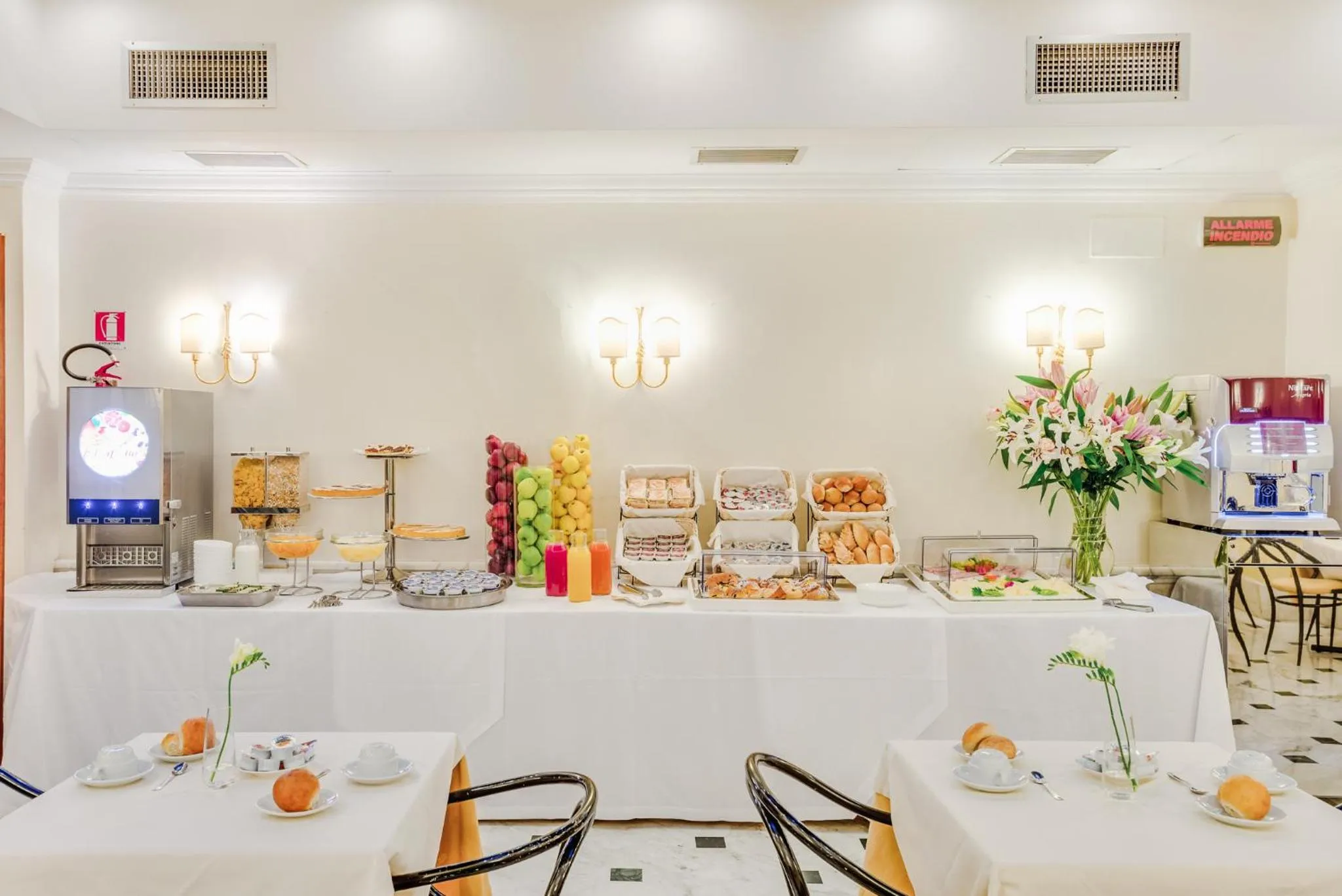 Buffet breakfast in Raeli Hotel Lazio