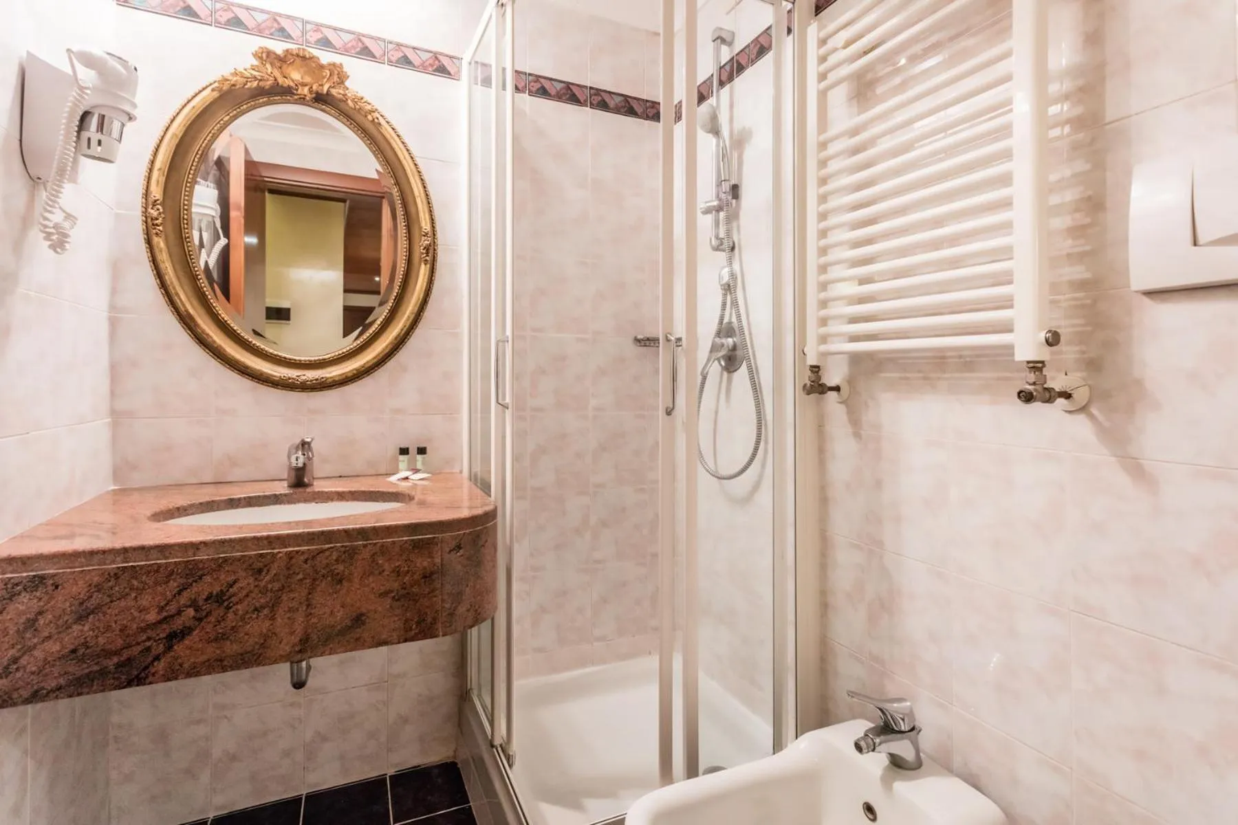 Bathroom in Raeli Hotel Lazio