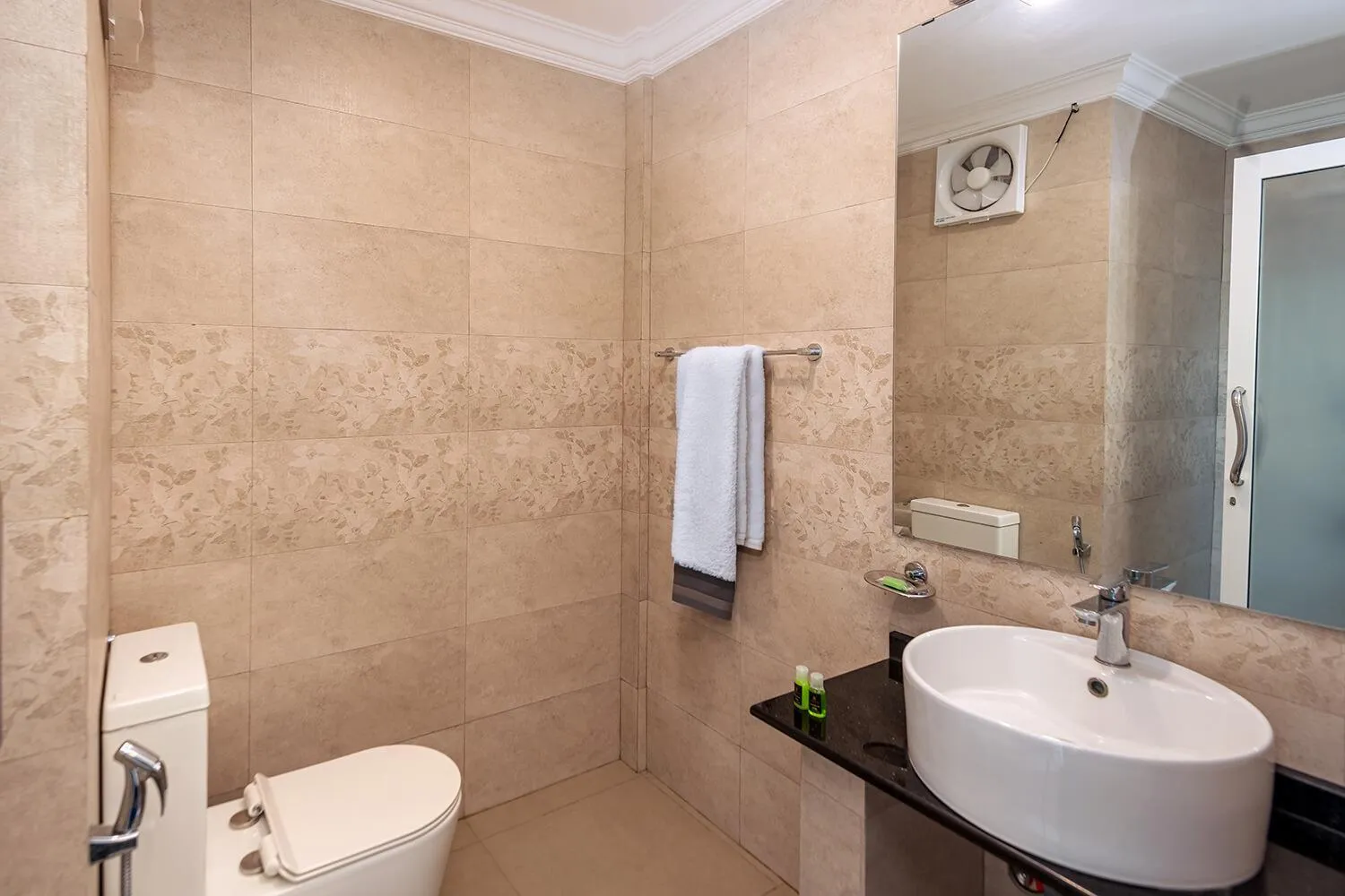 Shower in Beverly Beach Hotel & Transit