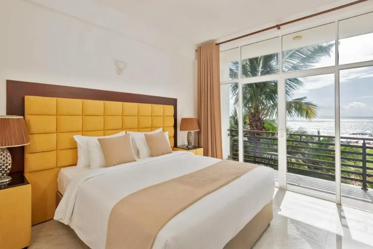 Deluxe Double Room with Sea View in Beverly Beach Hotel & Transit Deluxe Double Room with Sea View in Beverly Beach Hotel & Transit