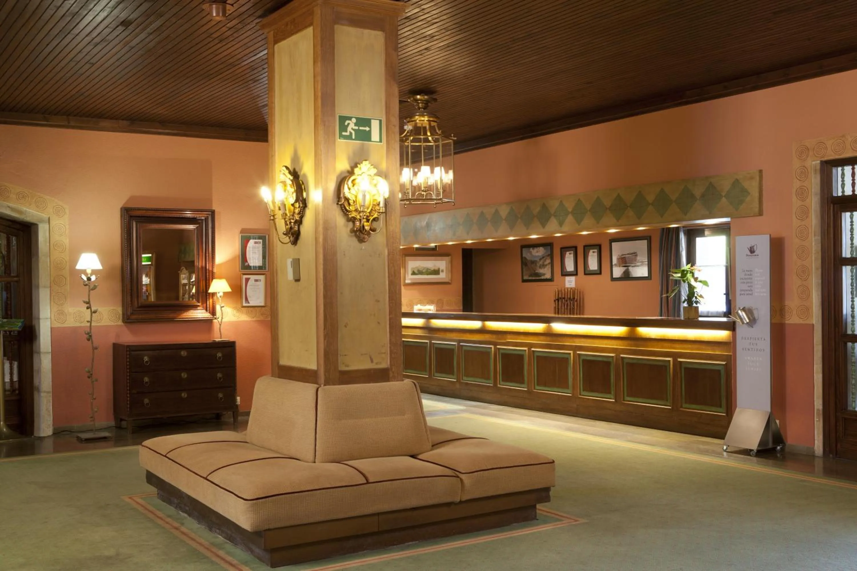 Lobby or reception in Parador de Cervera de Pisuerga