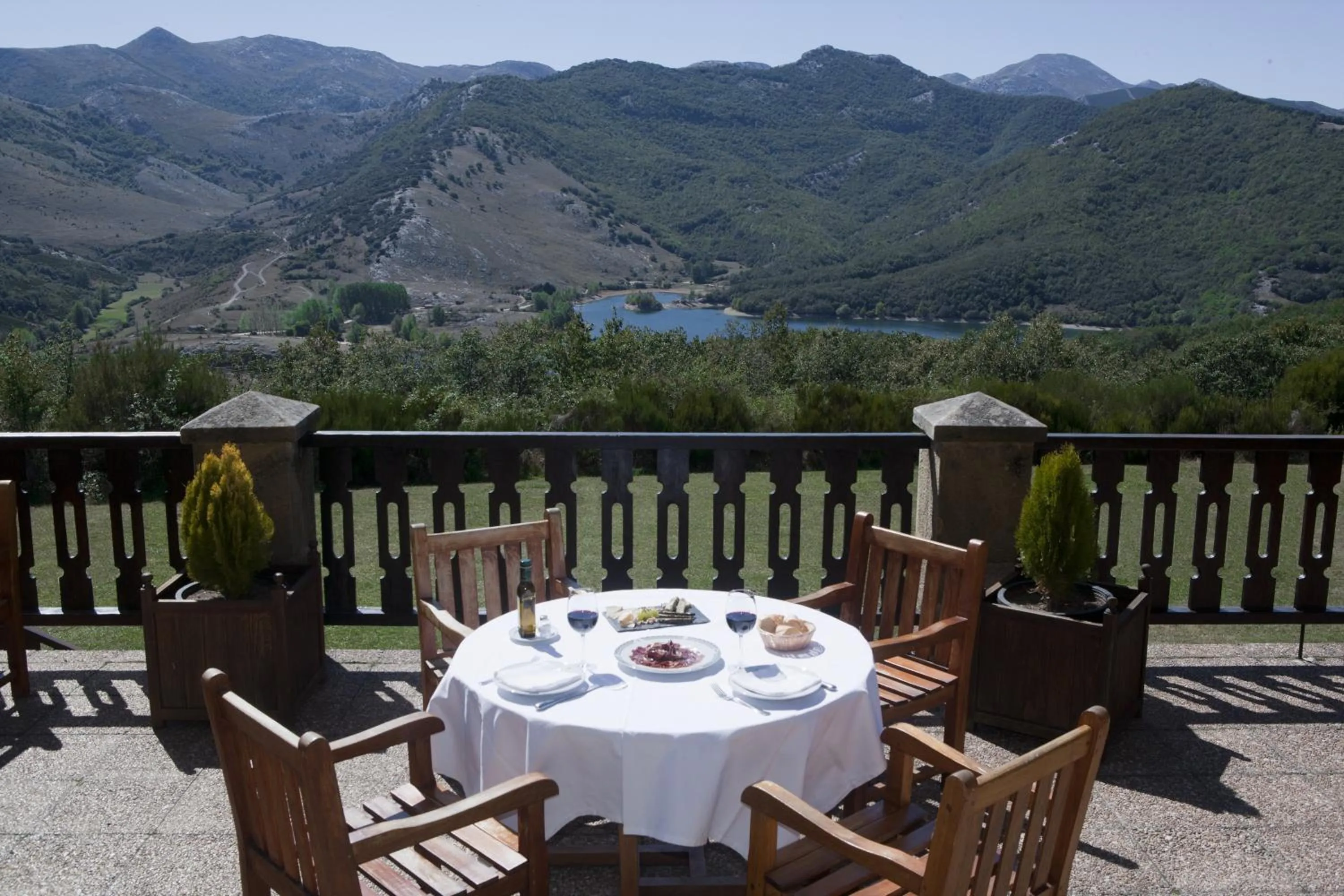 Lake view in Parador de Cervera de Pisuerga