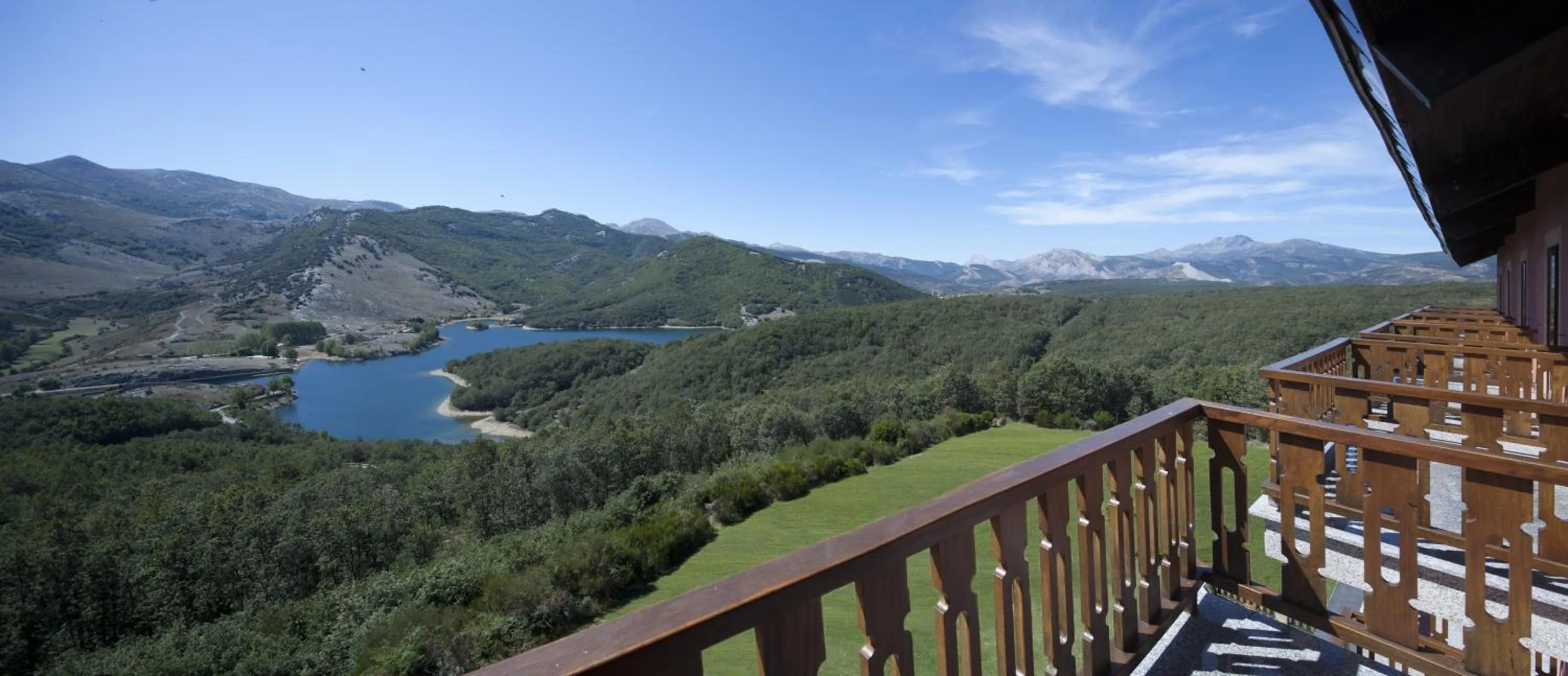 Lake view in Parador de Cervera de Pisuerga