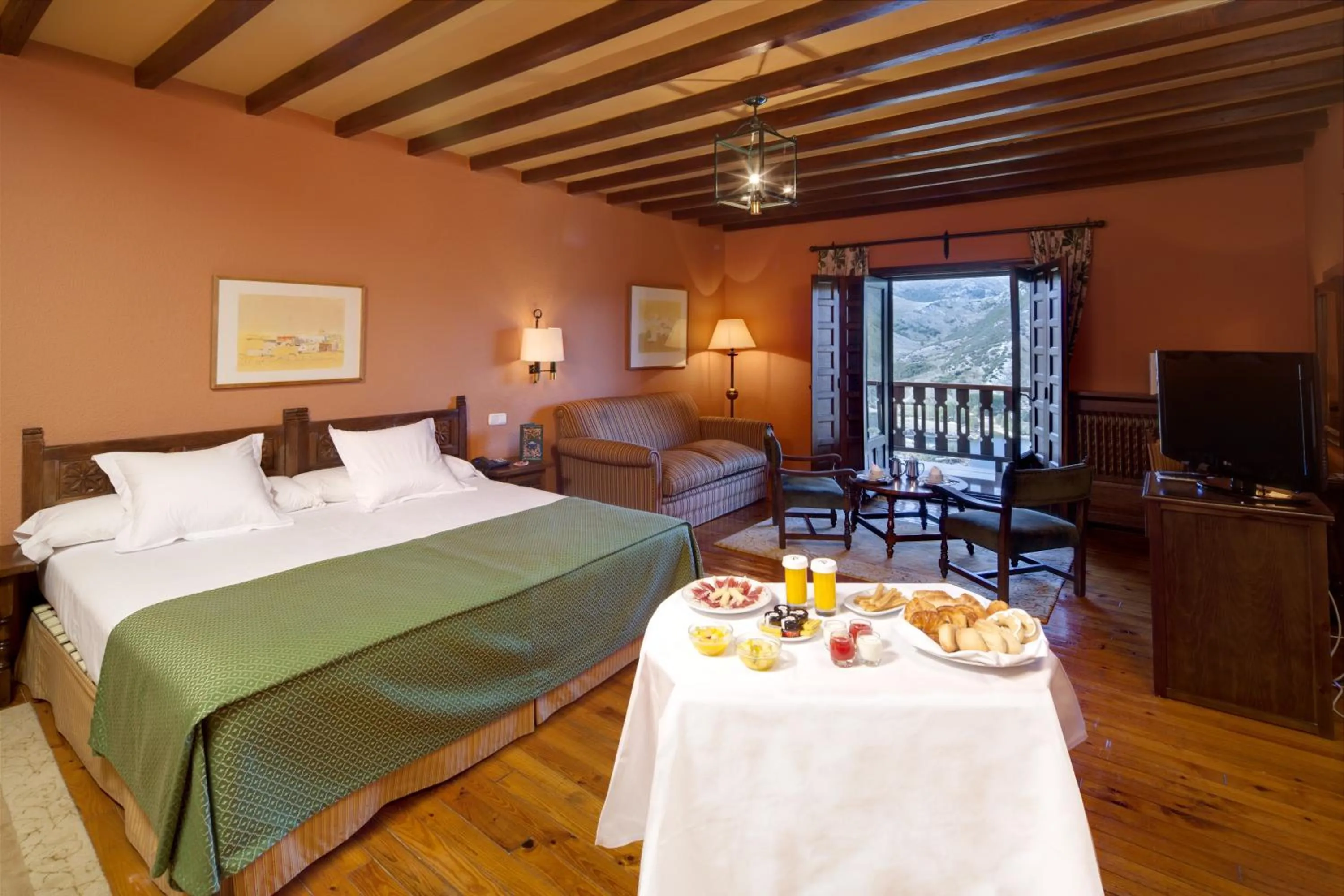 Photo of the whole room in Parador de Cervera de Pisuerga