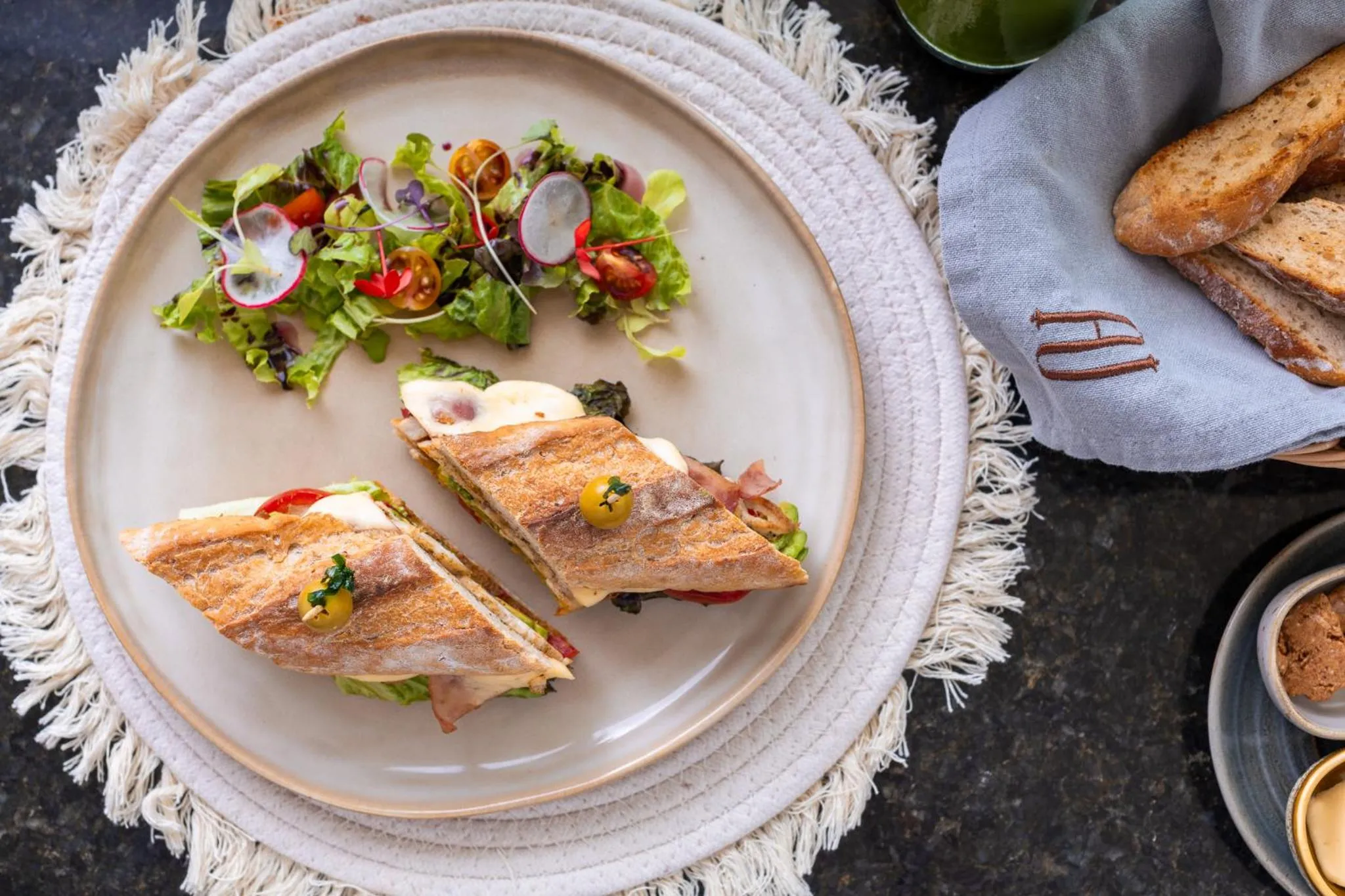 Restaurant/places to eat in Hotel Casa Hipil