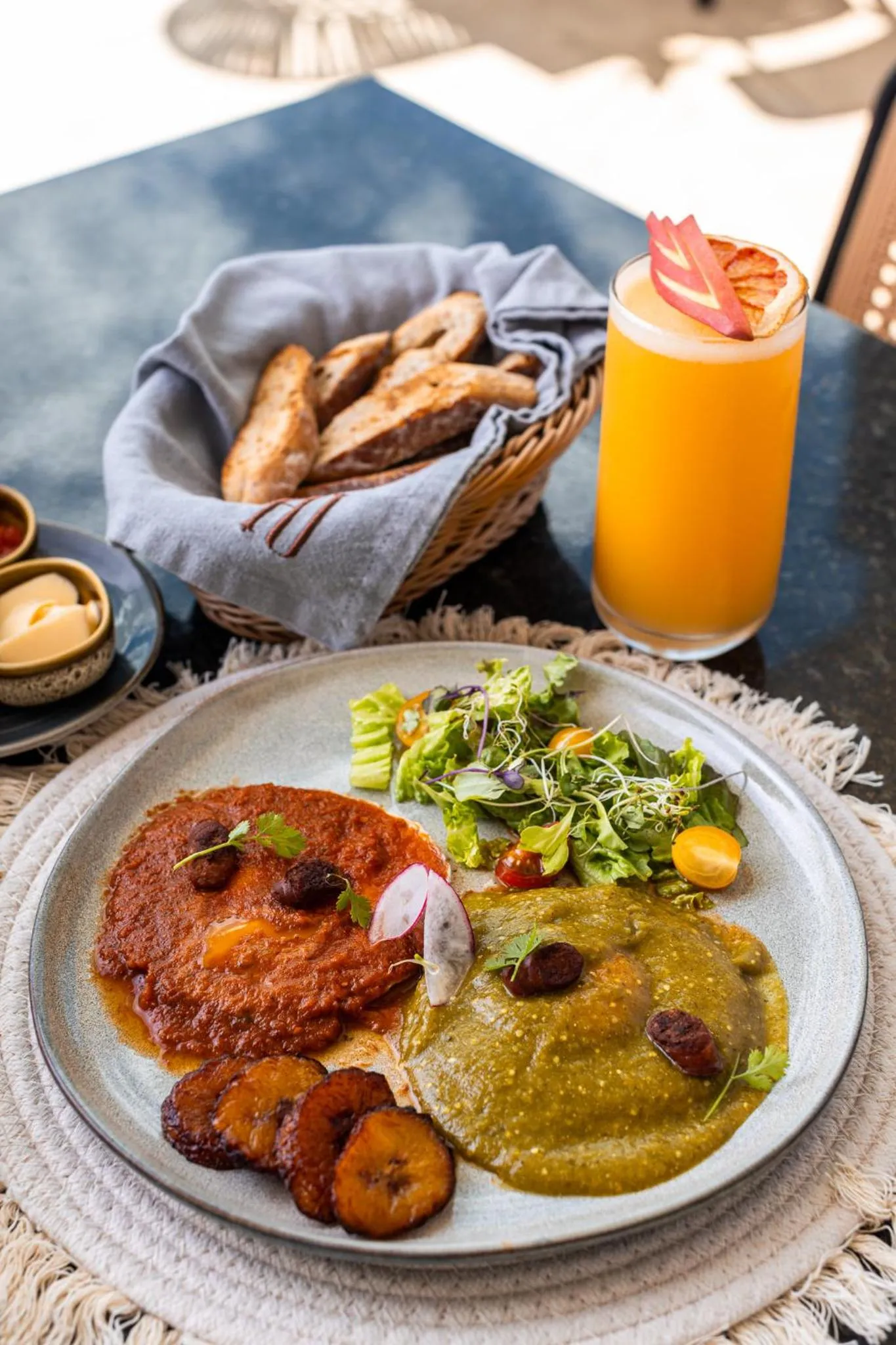 Restaurant/places to eat in Hotel Casa Hipil